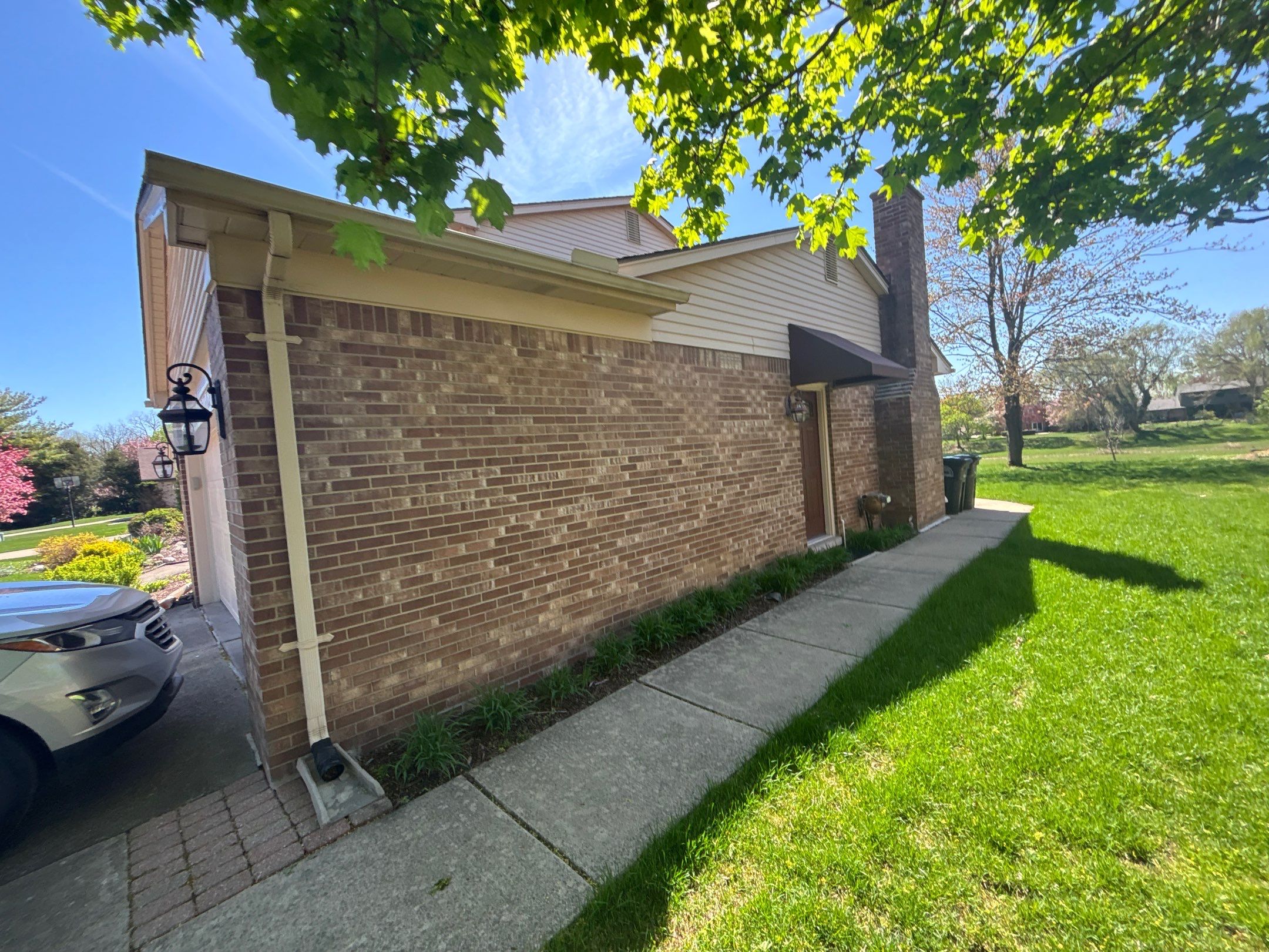 Siding Replacement using Alside S7 Cedar Mill Grain Pebble by 180 Contractors