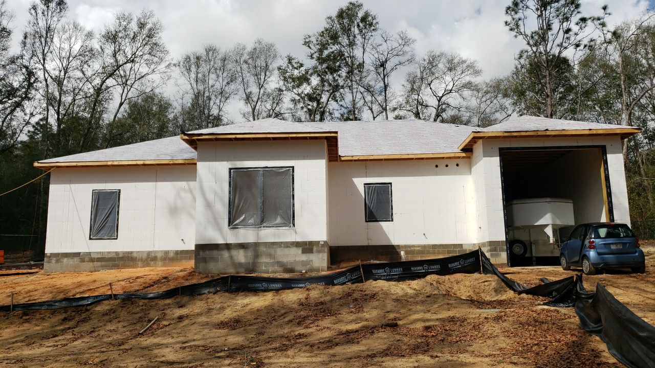 Seamless Aluminum Gutter Installation using 6 Inch Seamless Gutters in MIlton FL by Gutter Professors