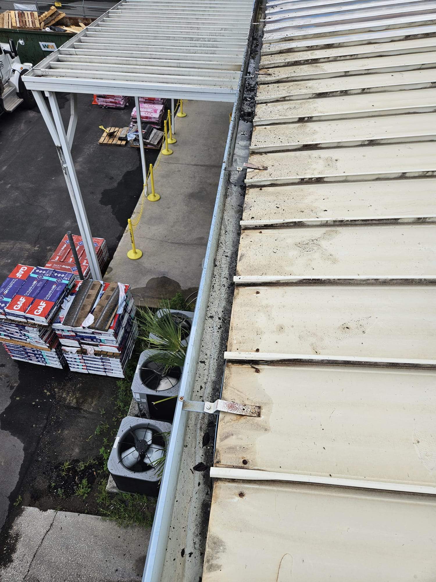 Clean Gutters and Seal Seams in Lakeland FL by Gutter Professors