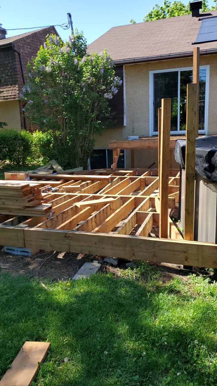 Deck remodelling by Eco-Nature Construction Inc.