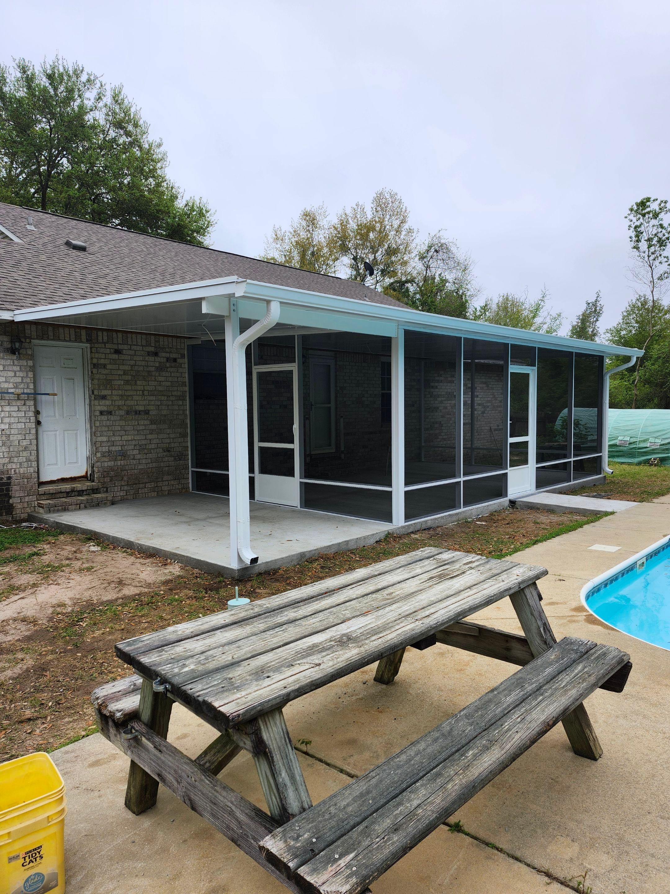 Poolside Screen Room in Pace by Titan Sunrooms