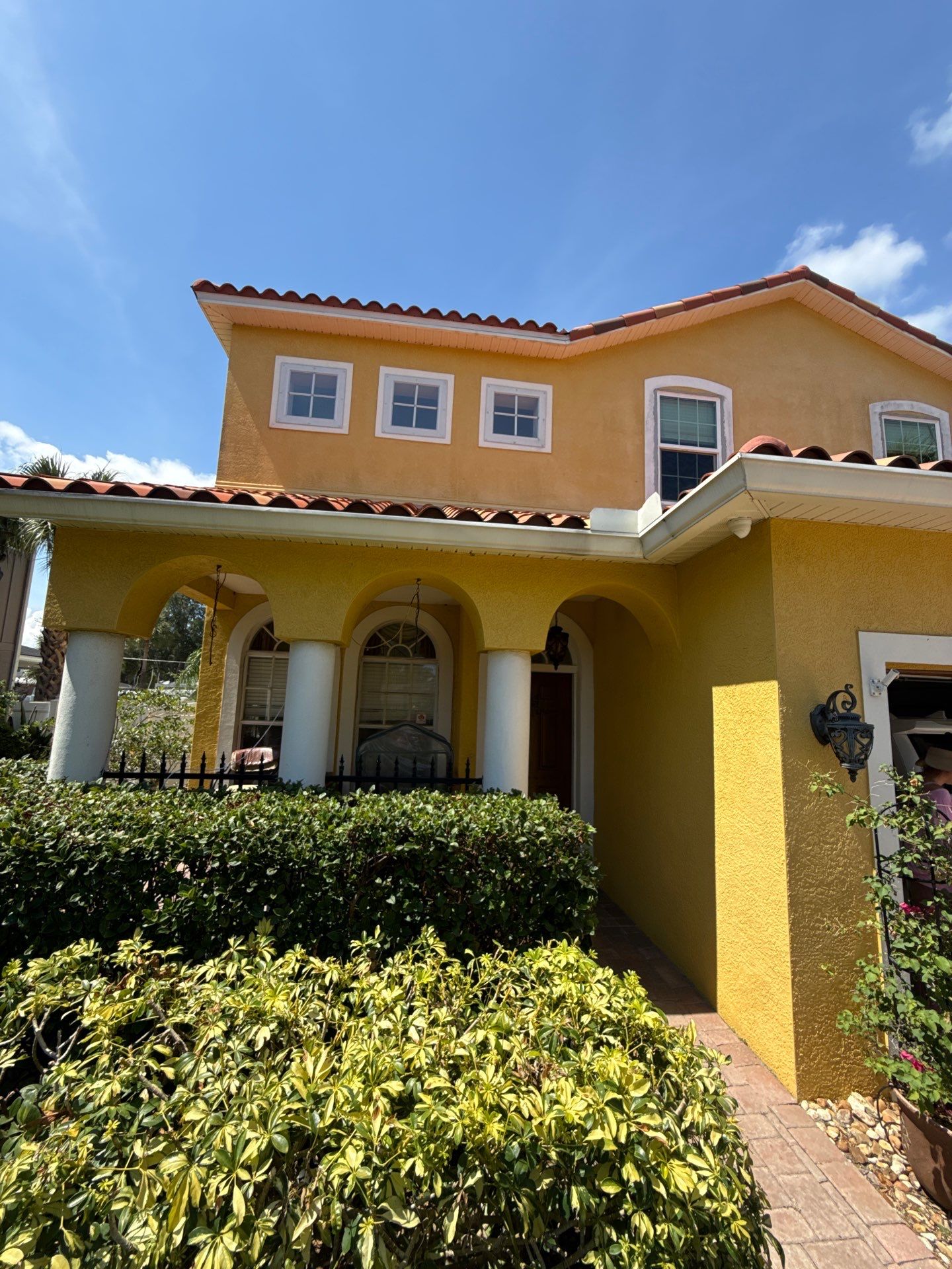 6 Inch Seamless Gutters using Gutter Guards in Tampa FL by Gutter Professors