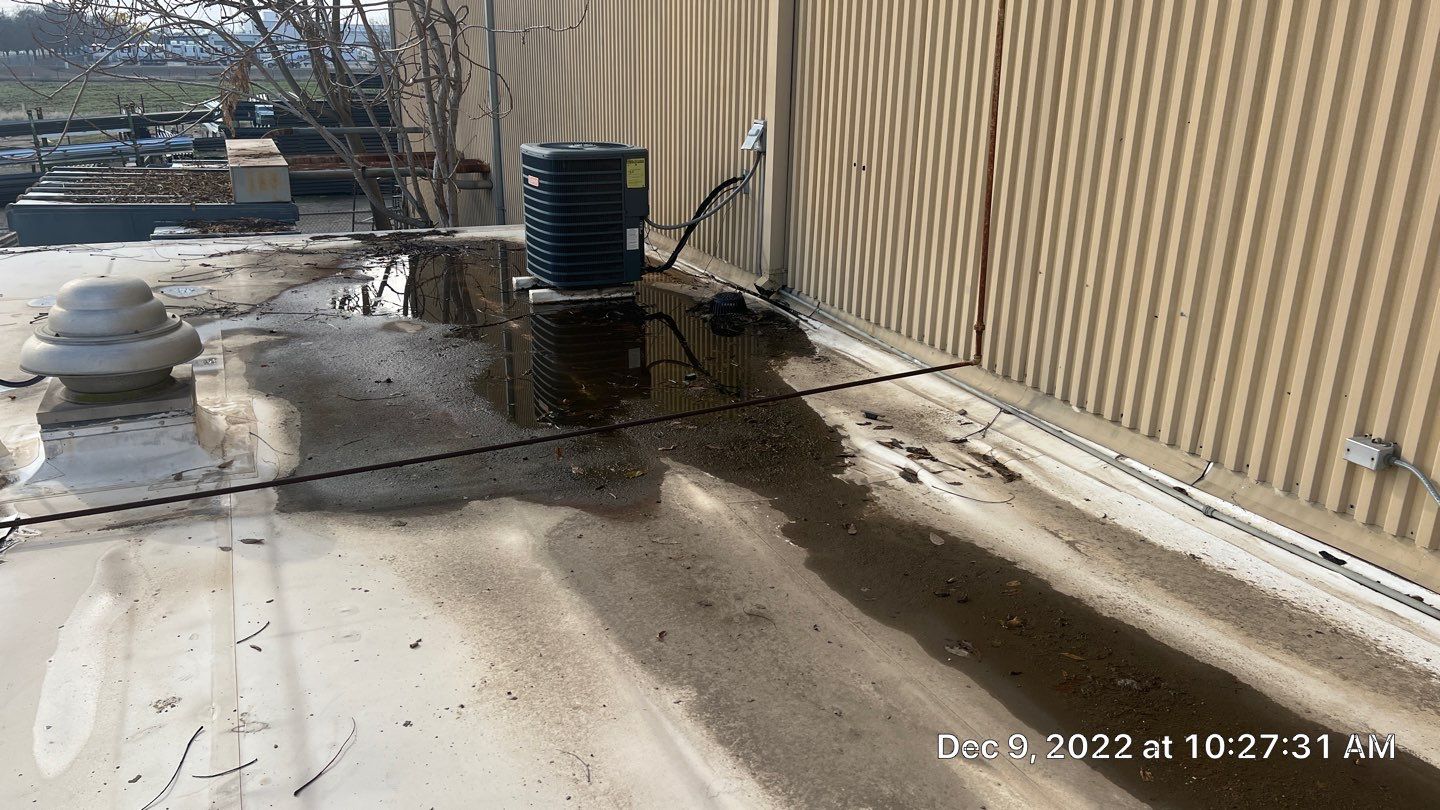 TPO single-ply roofing system using GAF by Straight Edge Roofing Inc