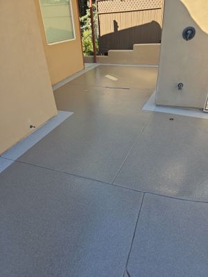 Quartz 2 tone Pool deck