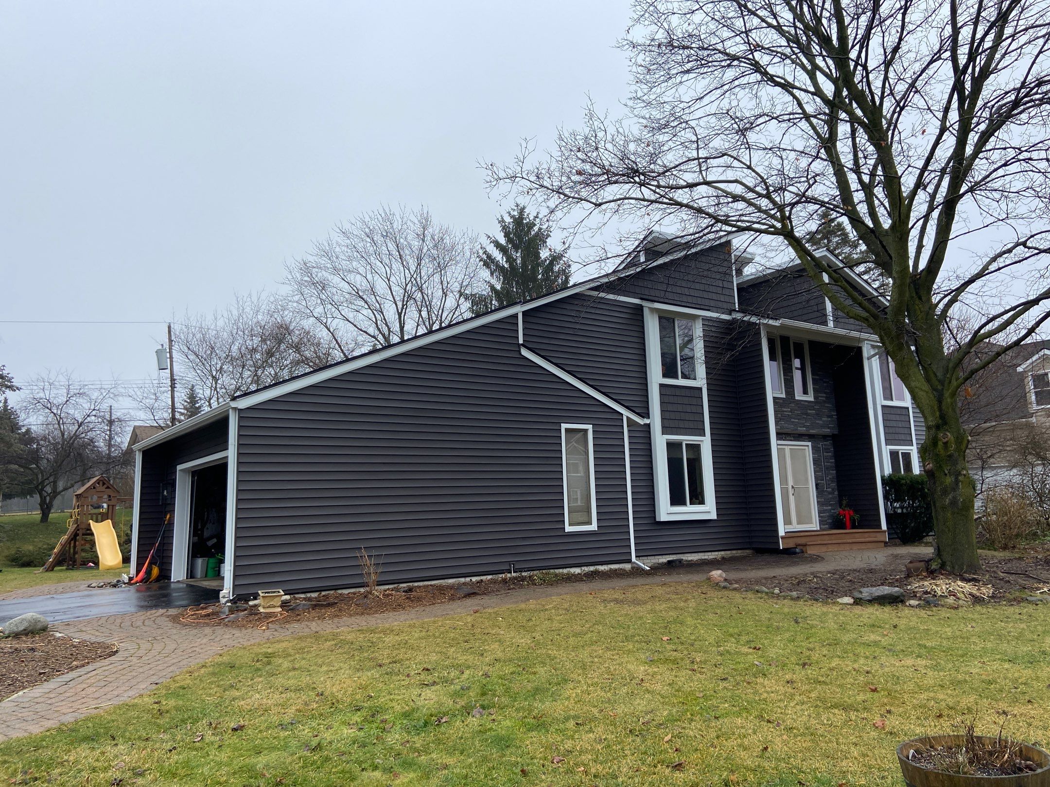 CertainTeed Monogram D5 Slate + Owens Corning Duration Colonial Slate by 180 Contractors