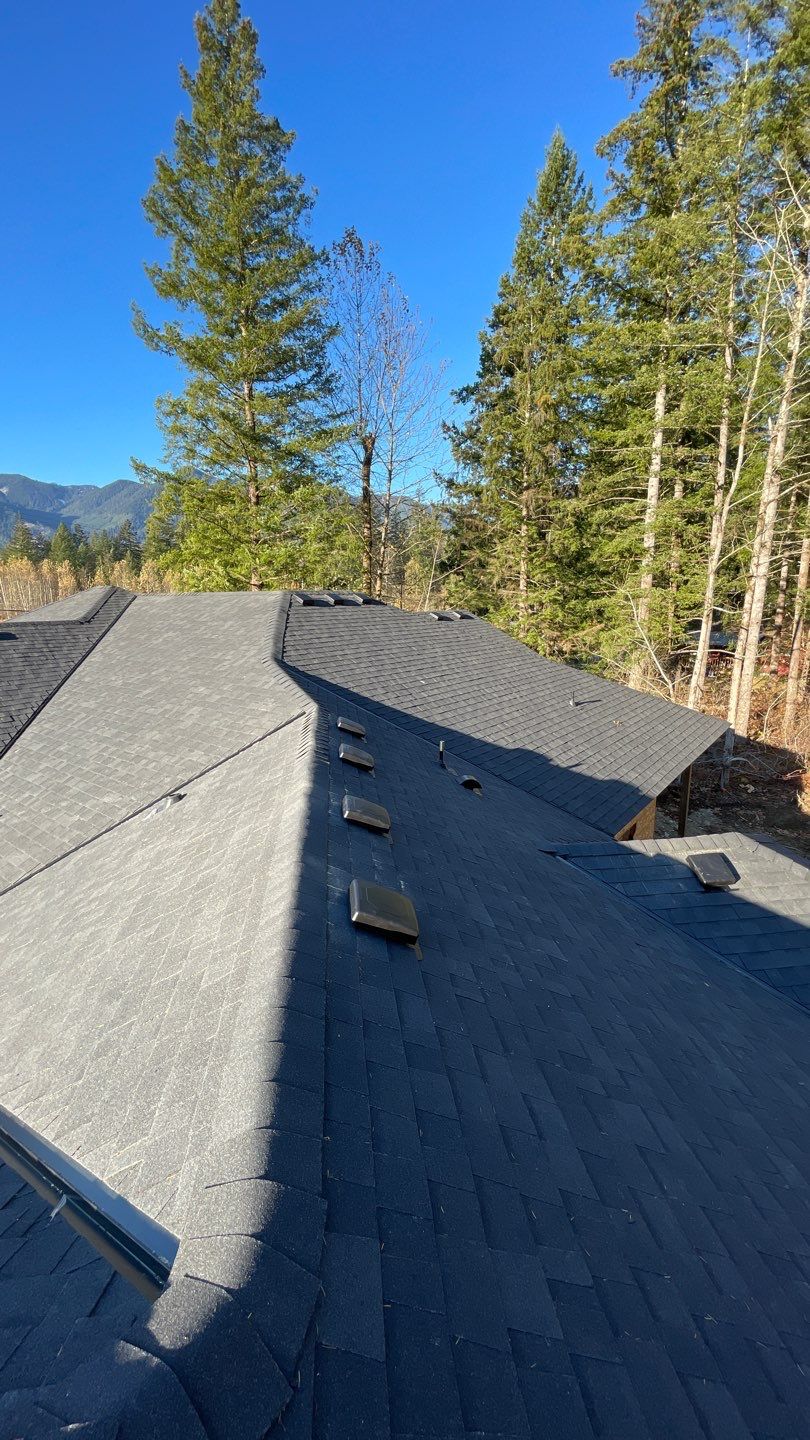 Residential Roofing Installation using OC Oakridge shingles by Top Notch Roofing Inc