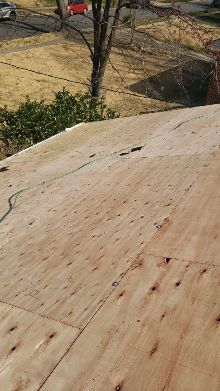 Falls Church - Certainteed Landmark Charcoal Black Roof Project by RM Banning, Inc.