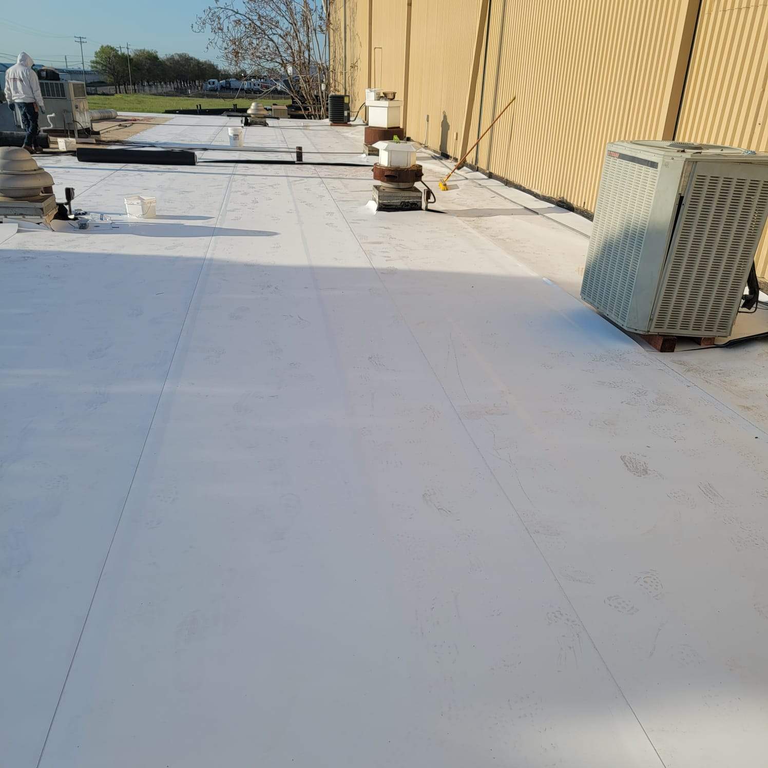 TPO single-ply roofing system using GAF by Straight Edge Roofing Inc