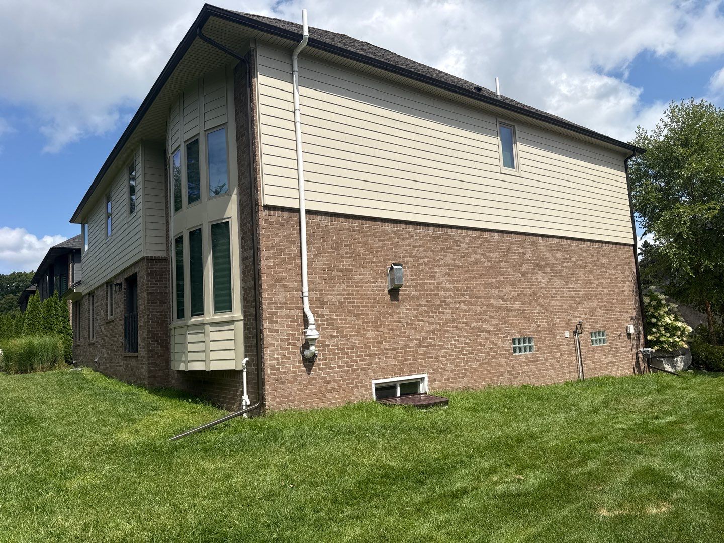 Siding Replacement using Alside S7 Cedar Mill Grain Composite by 180 Contractors