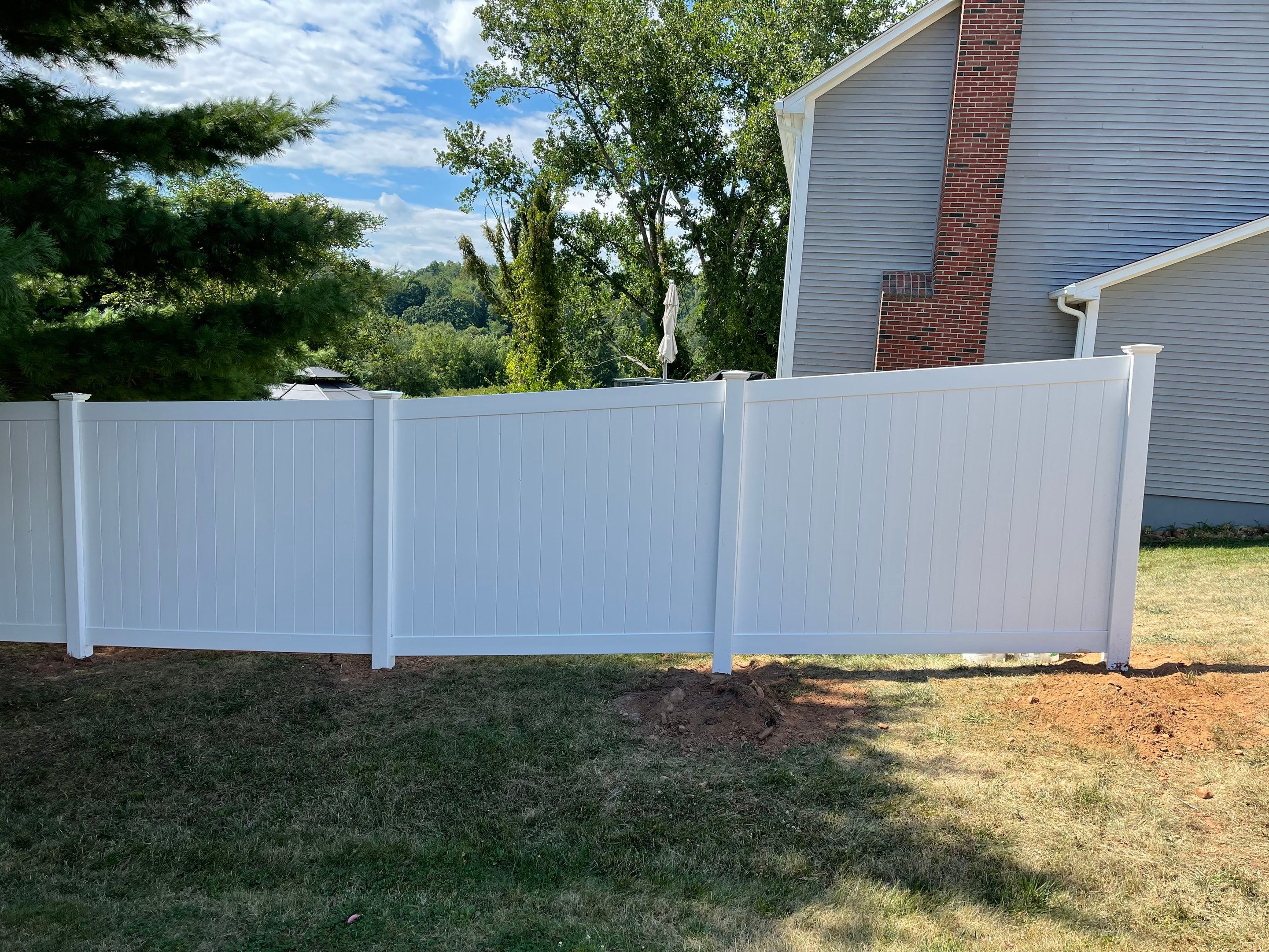 New Vinyl privacy fence and picket fence in white by DiGiorgi Roofing and Siding Inc