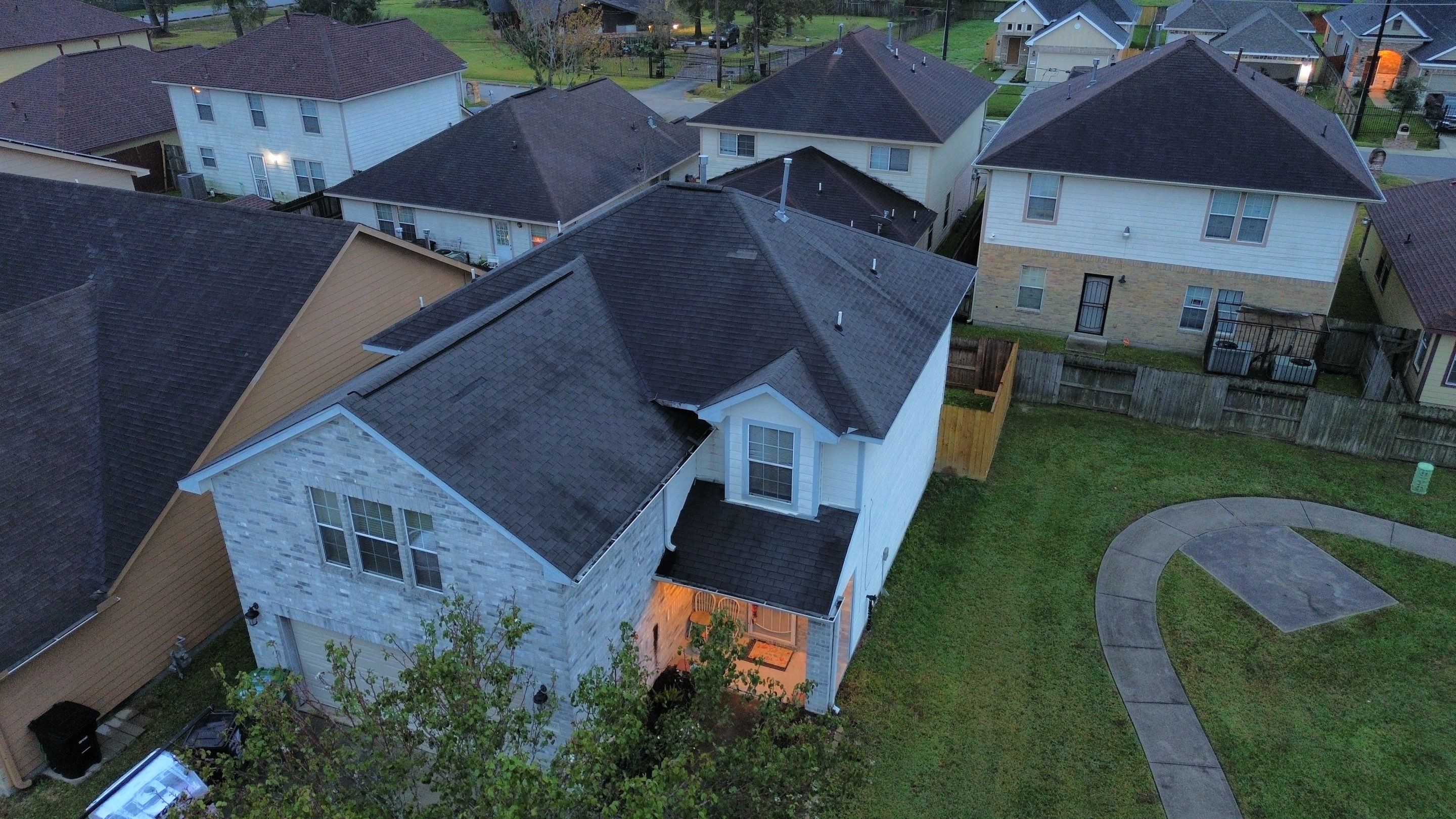 OC Duration Onyx Black by HHH Roofing & Construction