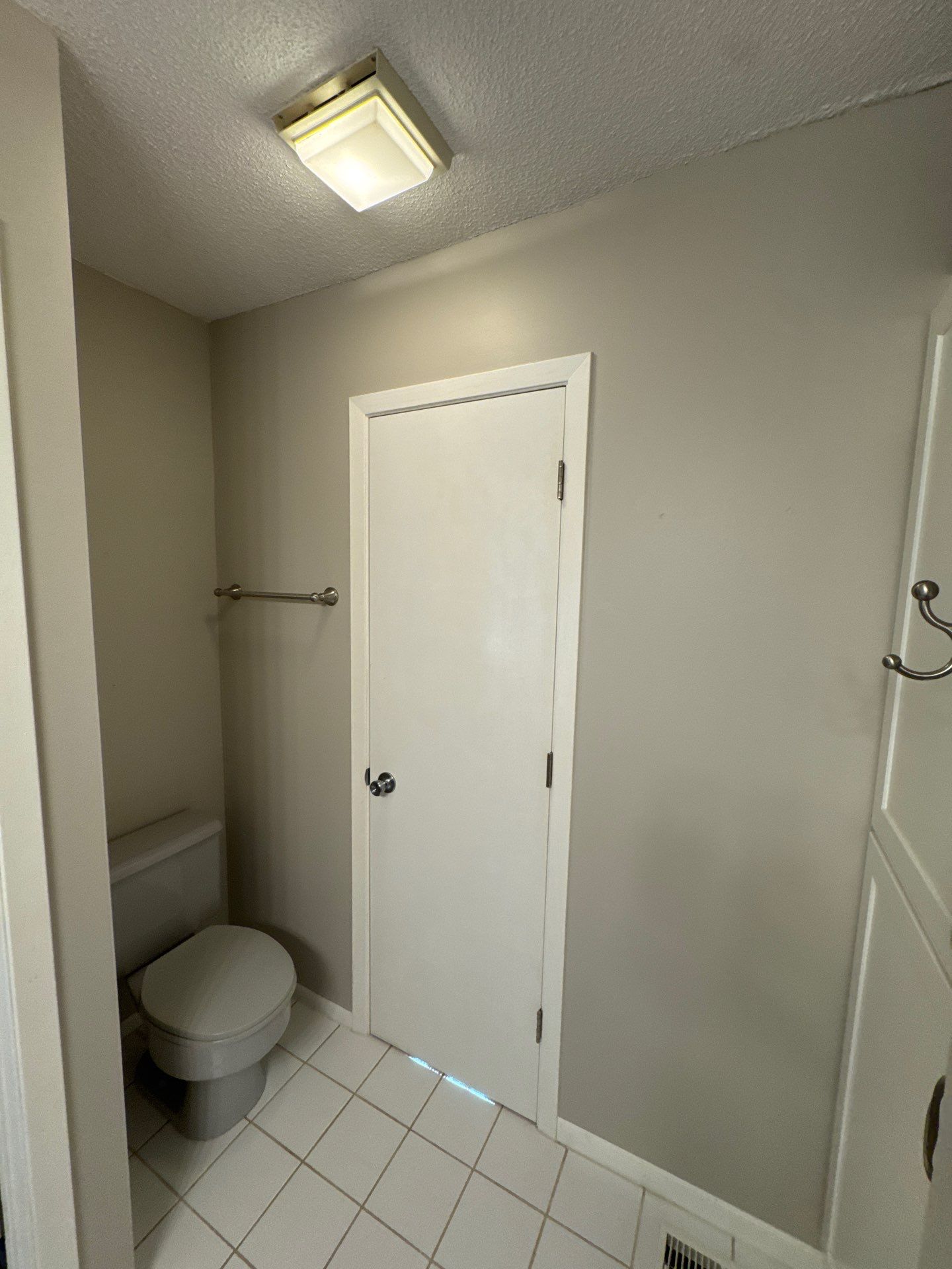 Condo Repaint Walls in Urbandale by Midwest Paint LLC