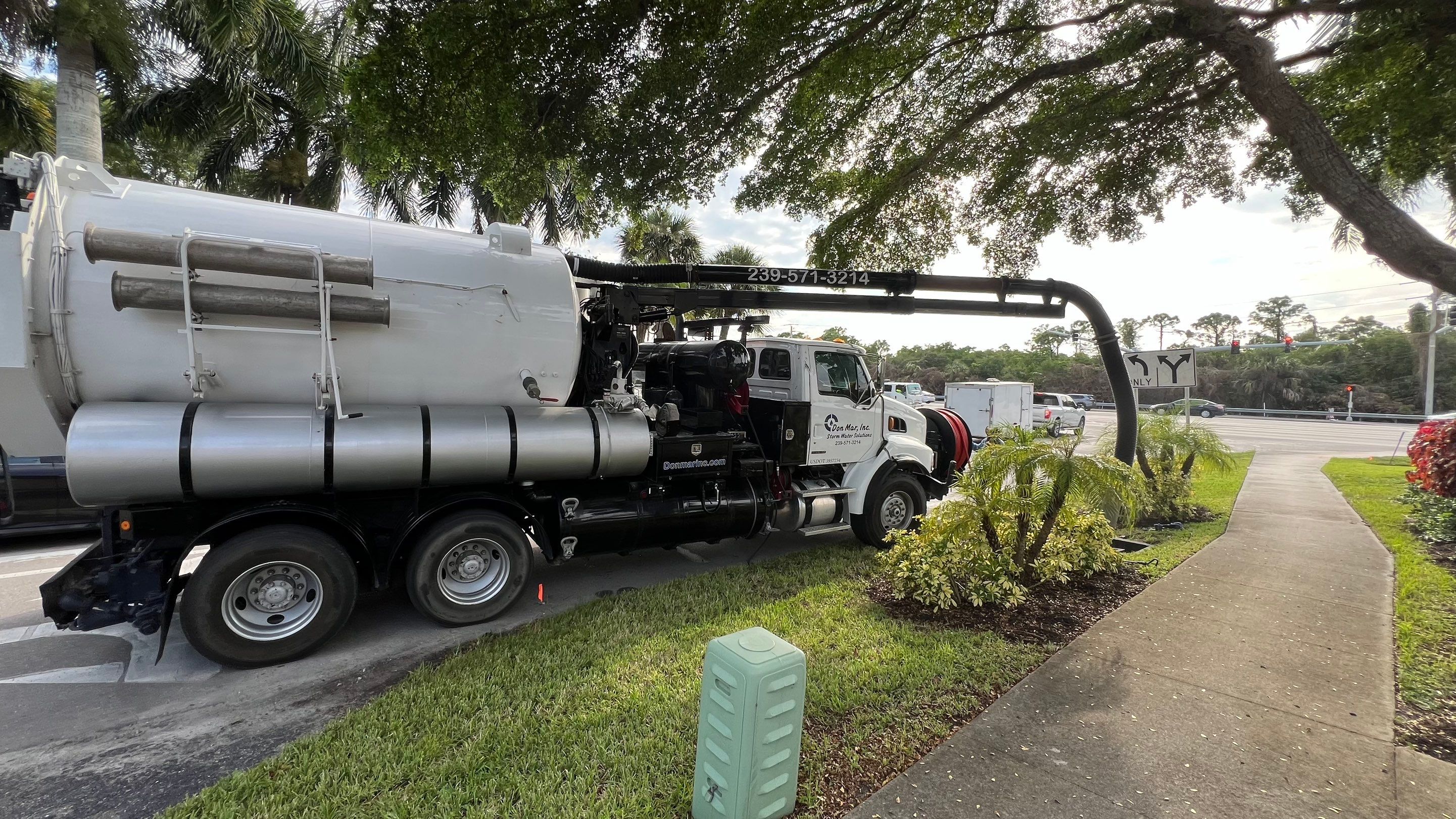 Naples Community Entry Road Stormwater System Cleaning by APS Power & Water
