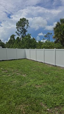 White Vinyl Privacy Fence Installation in Port Charlotte Florida
