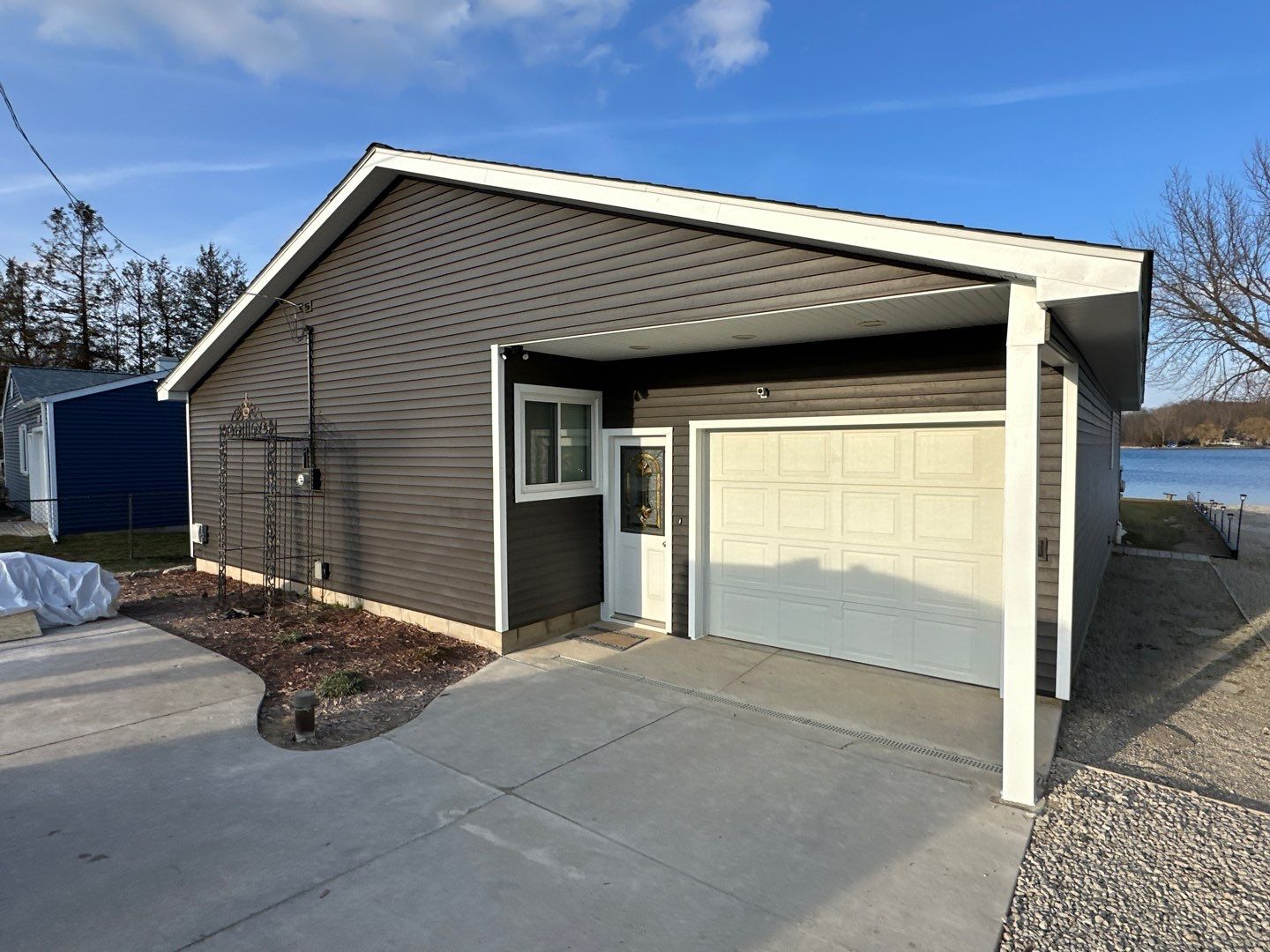 Siding Replacement using Certainteed Restoration Classic D4 by 180 Contractors