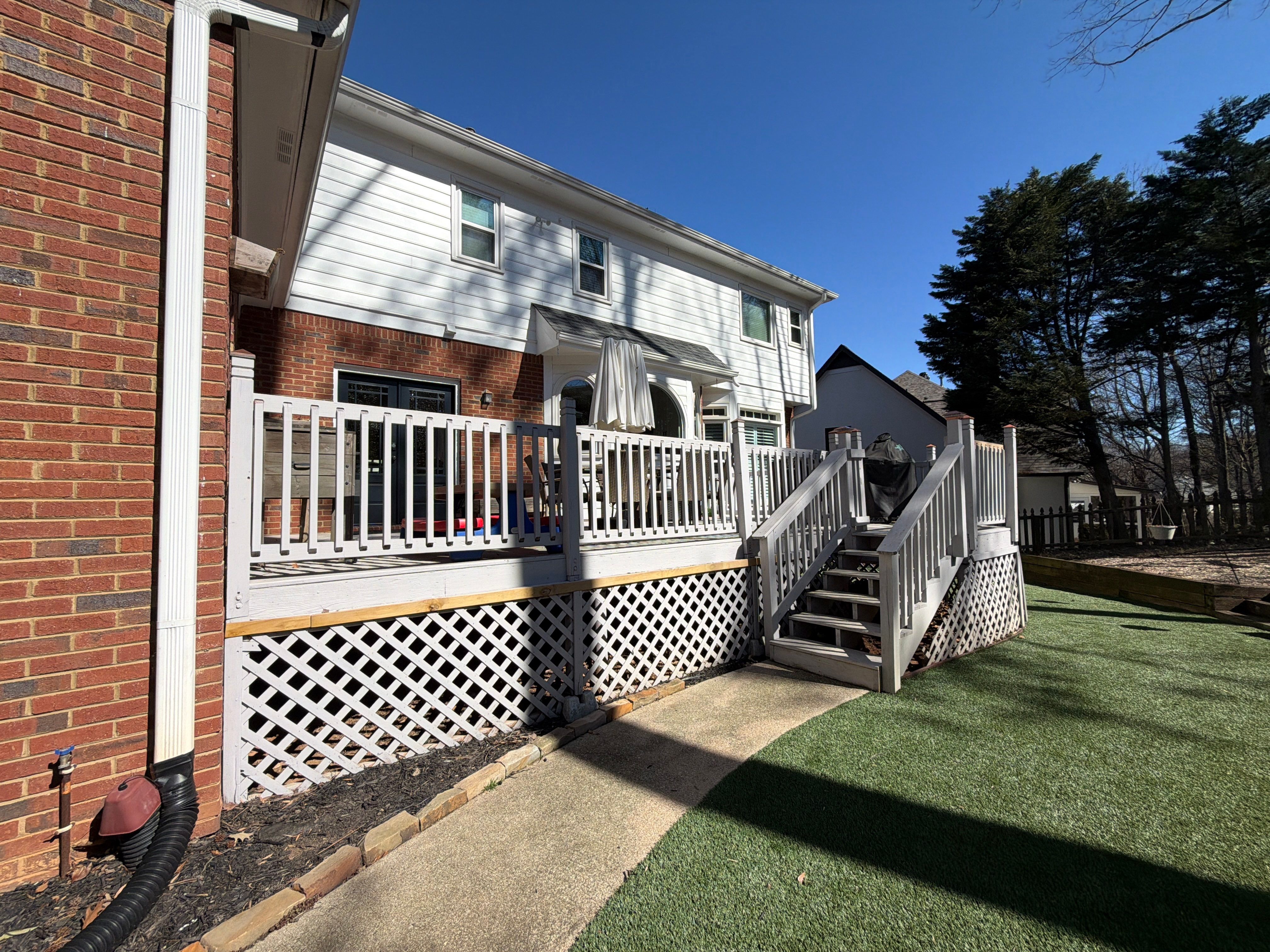 Alpharetta, GA Deckorators Deck Build with Trex Railing by Nelson Exteriors 