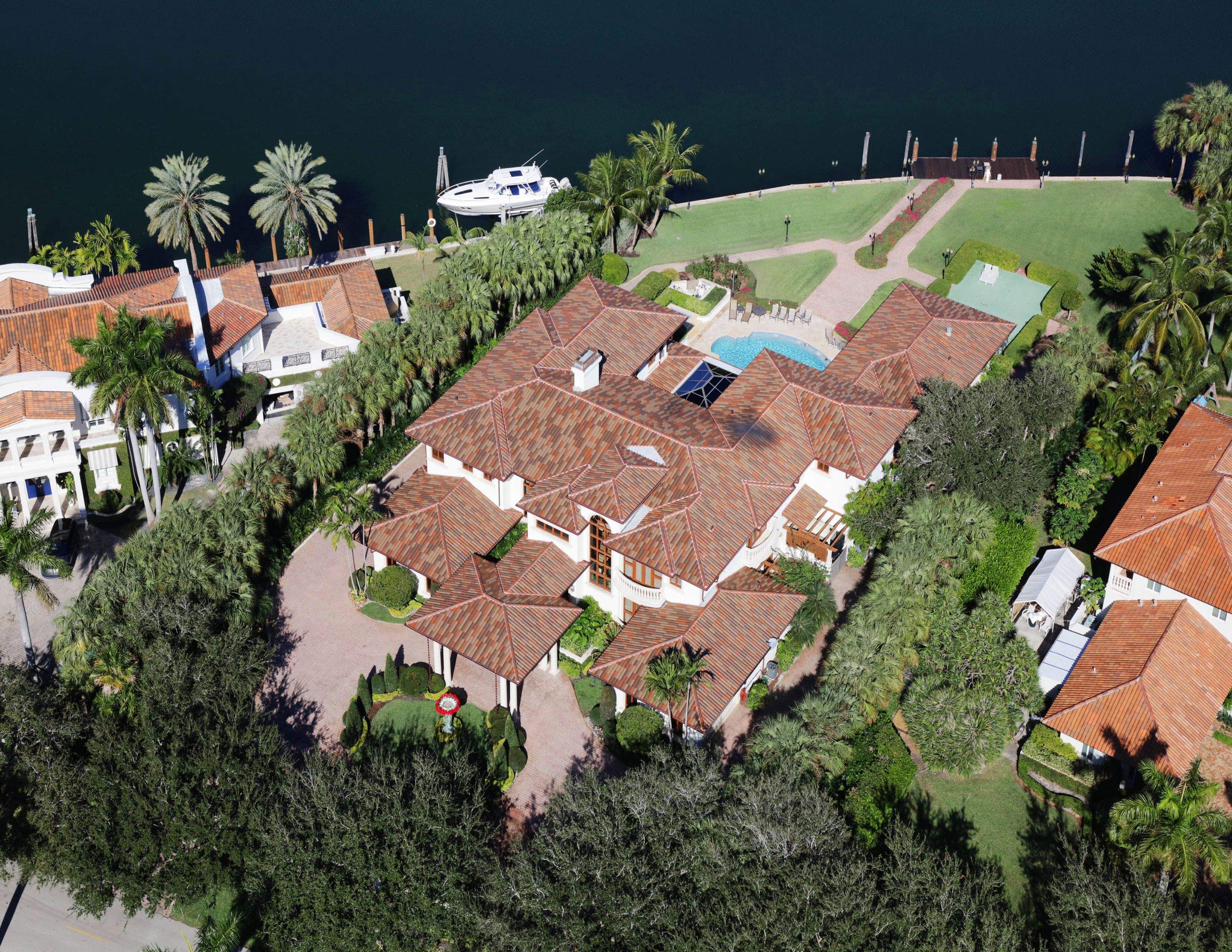Verea Spanish S -  Custom Blend - Graphite, Mocha, Brown Color by Istueta Roofing