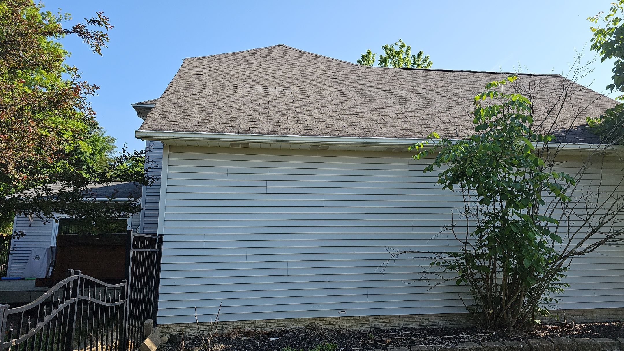 ATLAS PINNACLE COLOR: HEARTHSTONE by Eagle Eye Roofing