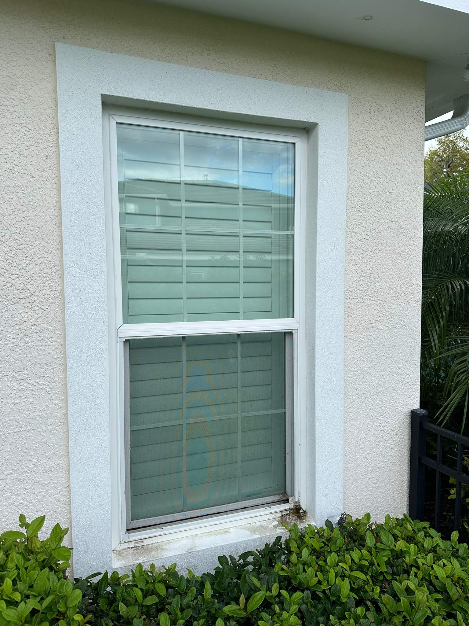 House Wash & Pool Screen Enclosure Cleaning in Winding River Community, Bradenton, FL | Sunshine AquaWash by Sunshine AquaWash