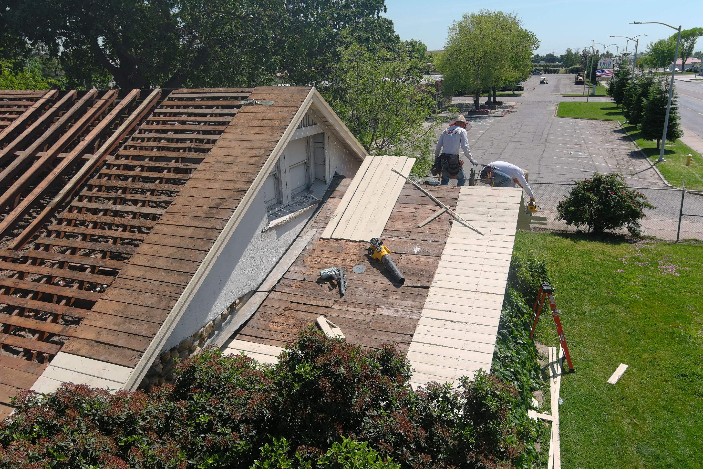 Certainteed Landmark Solaris shingle job at Merced Fairgrounds by Straight Edge Roofing Inc