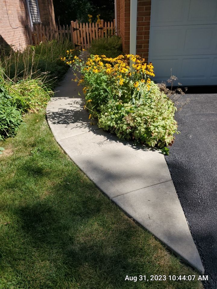 Brick Paver cleaning, sanding, seal by Northern Power Washing LLC.