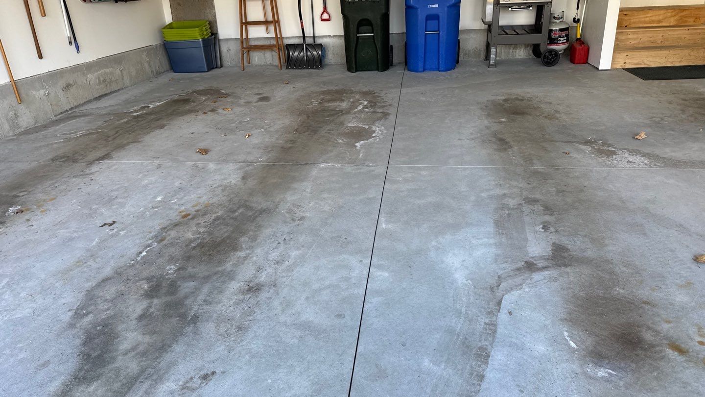 Garage in Londonderry, NH 03053 by Symphony Concrete Coatings
