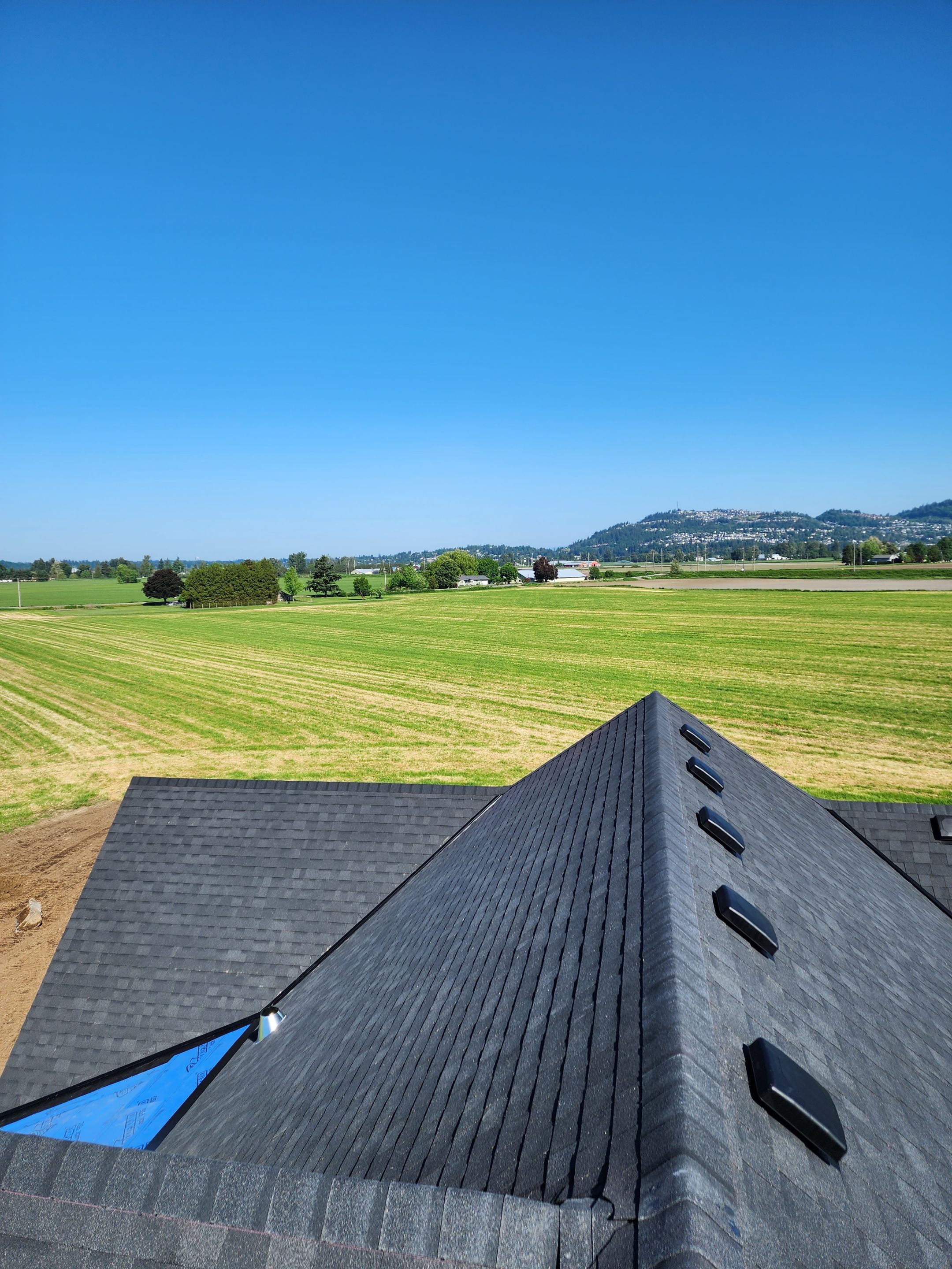 Residential Roofing Installation using OC Oakridge shingles by Top Notch Roofing Inc