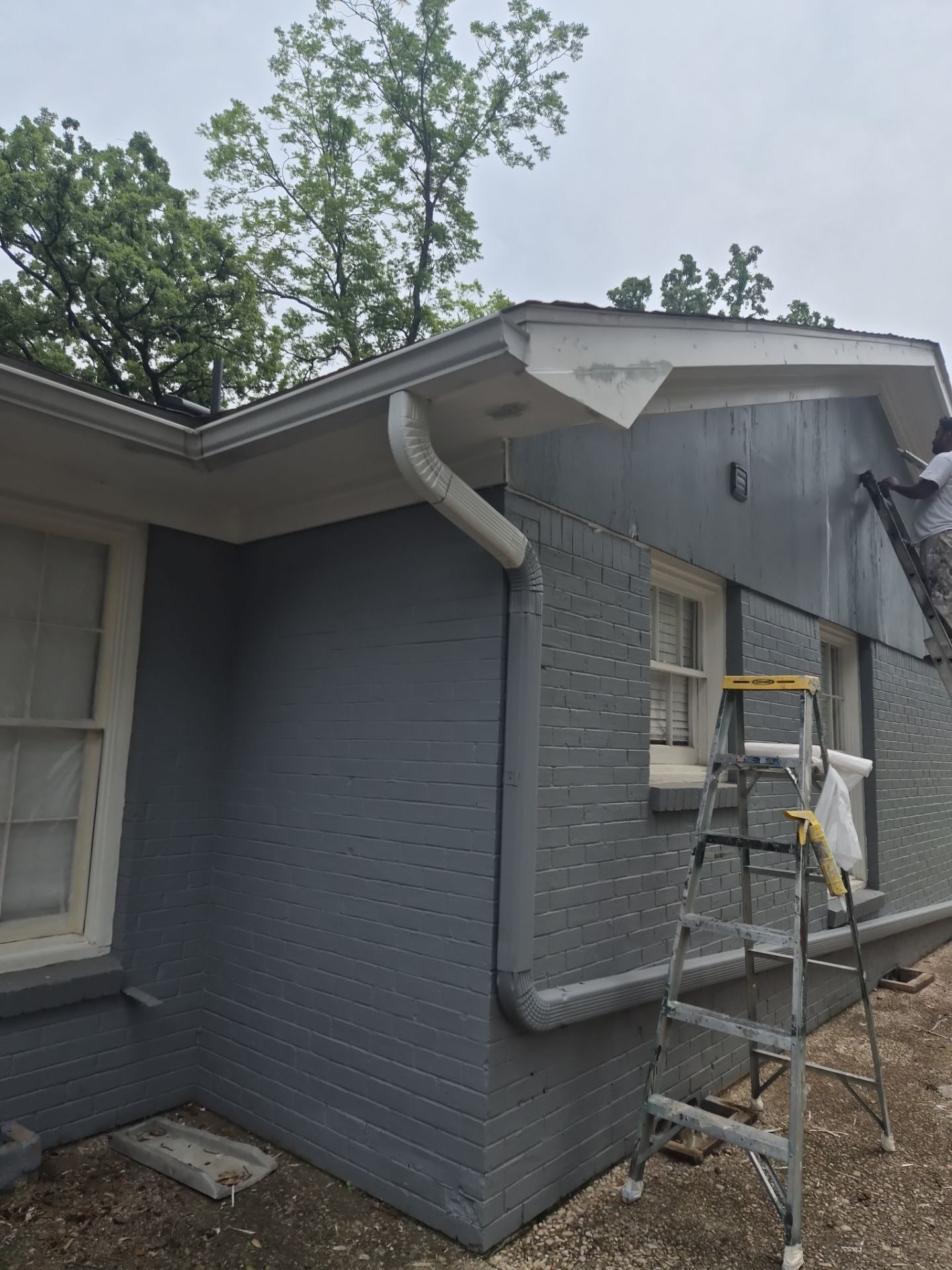 From Gray to Modern White: Exterior Repaint in Tyler, TX by Quality Coats Painting