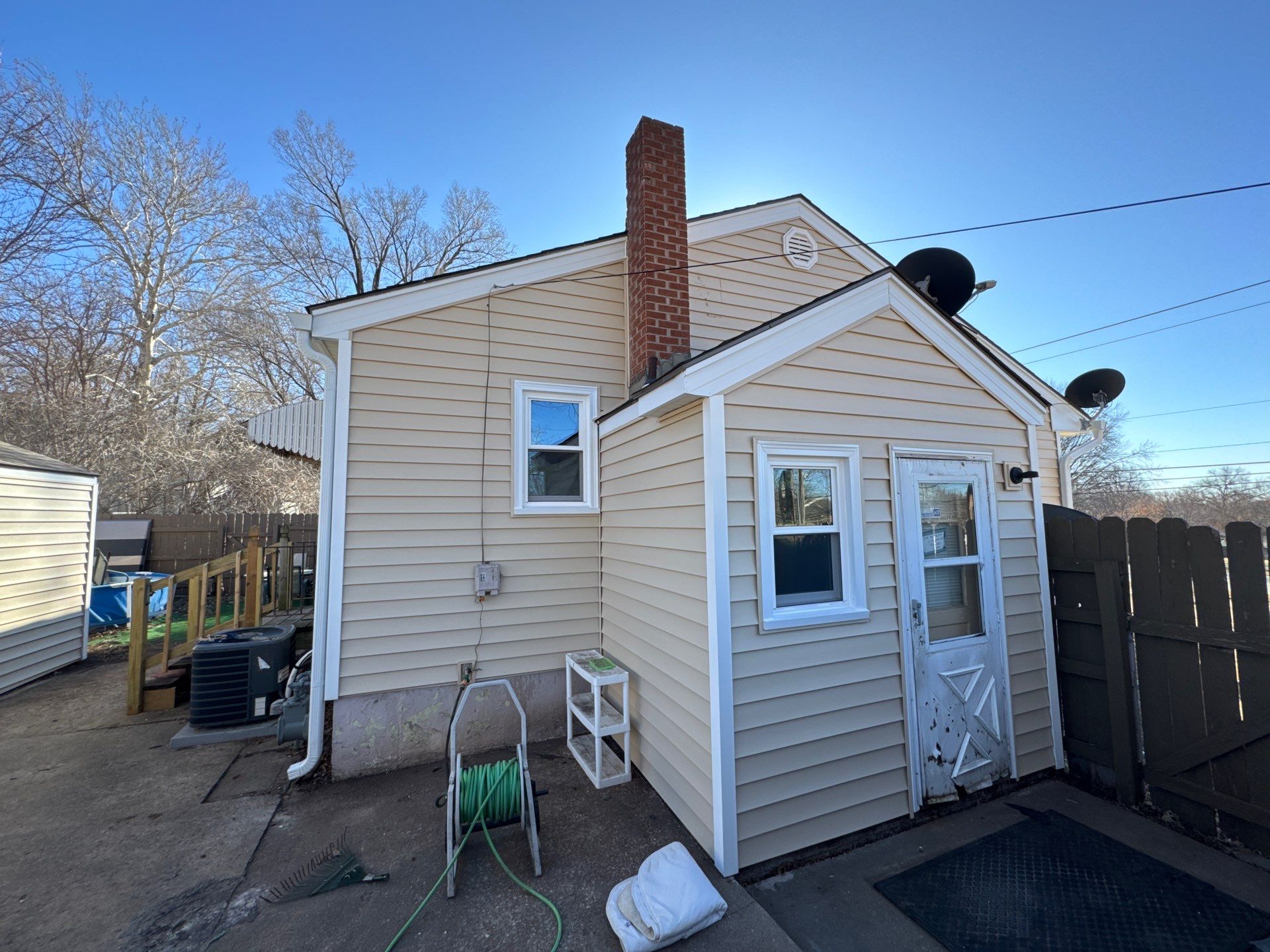 Siding Installation using Extrerior Porfolio Vinyl Siding  by EEC  Windows, Siding & Roofing 