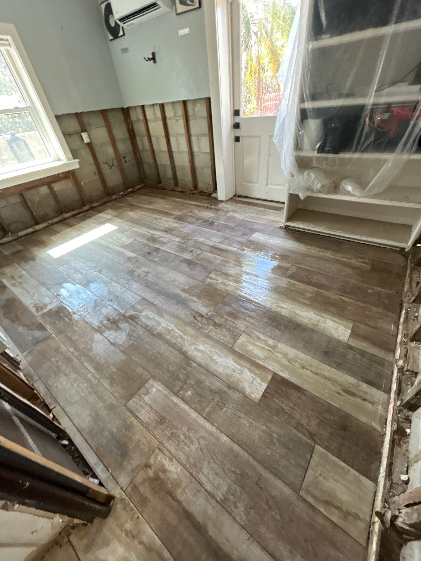 Water mitigation In Bradenton Florida by Ampm Restoration Services 