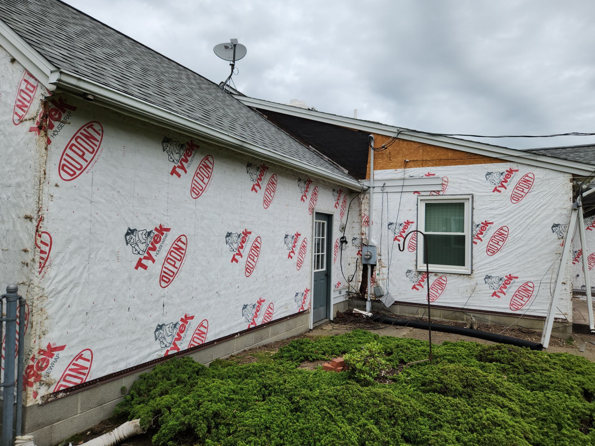 CertainTeed Restoration, Color, Midnight by Eagle Eye Roofing