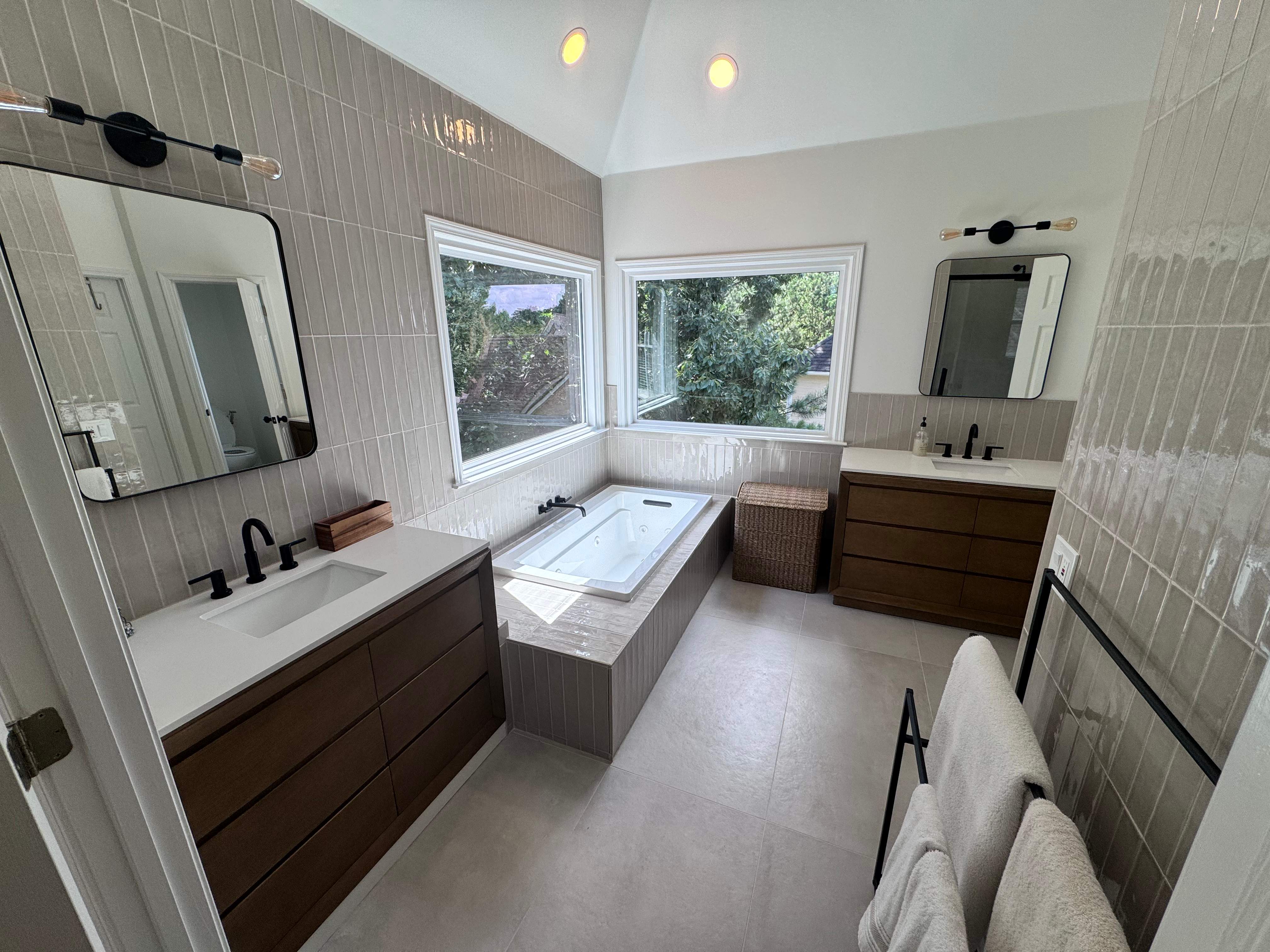 Master bathroom renovation by Prudencio