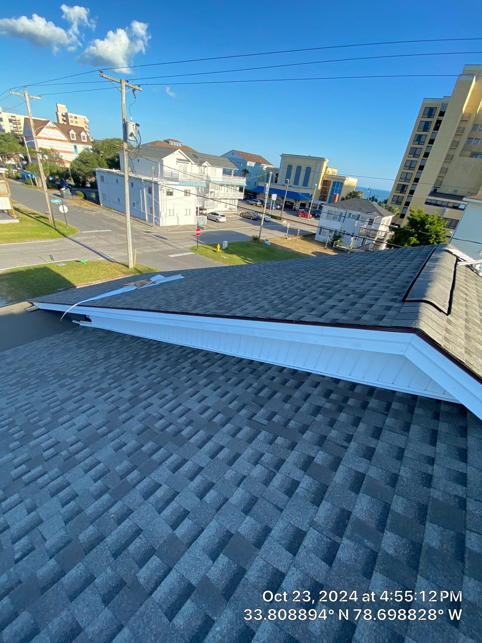 GAF HDZ - Weathered Wood by Linta Roofing Inc
