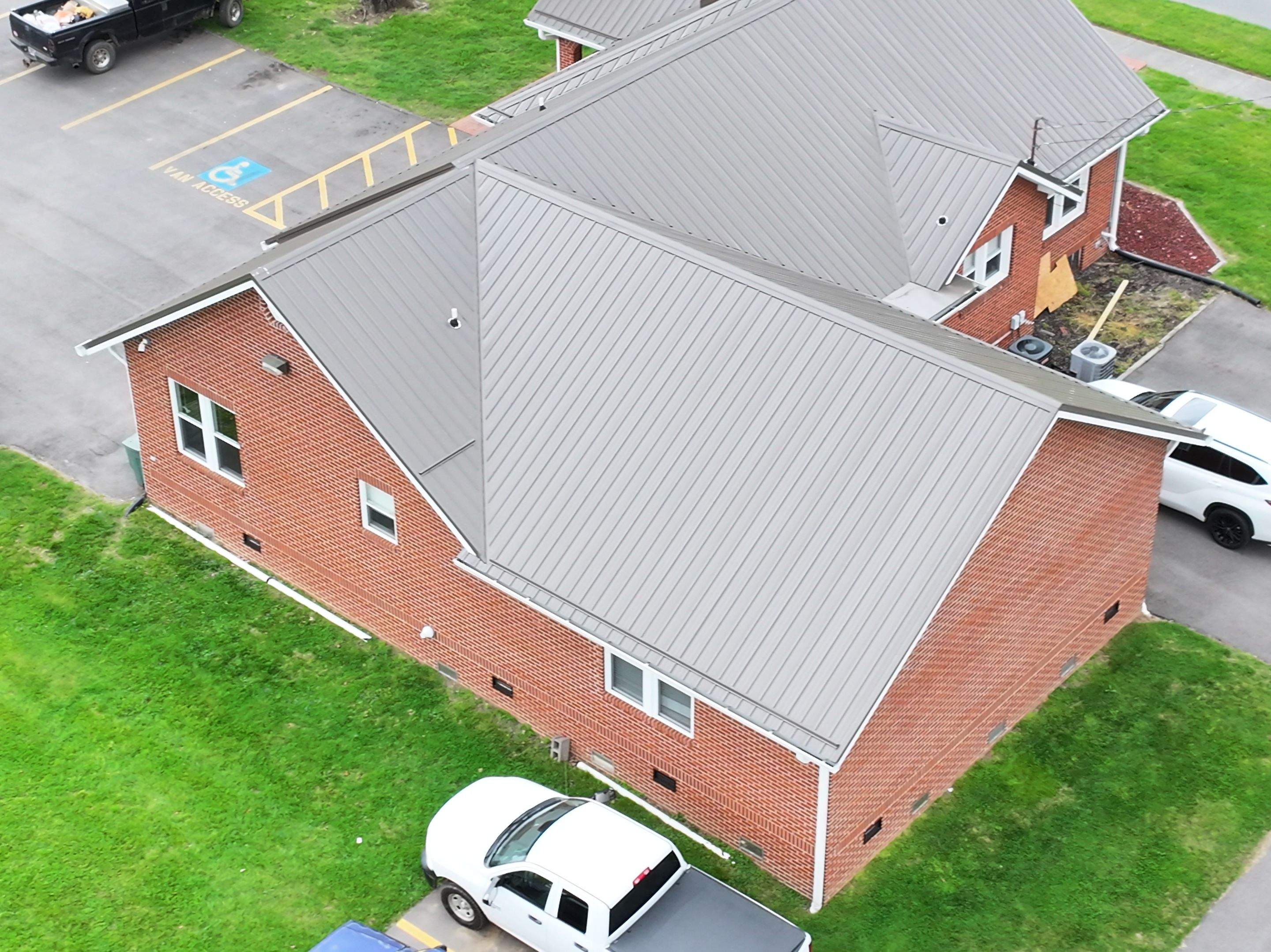 Carter County Planning Office by Omnia Roofing