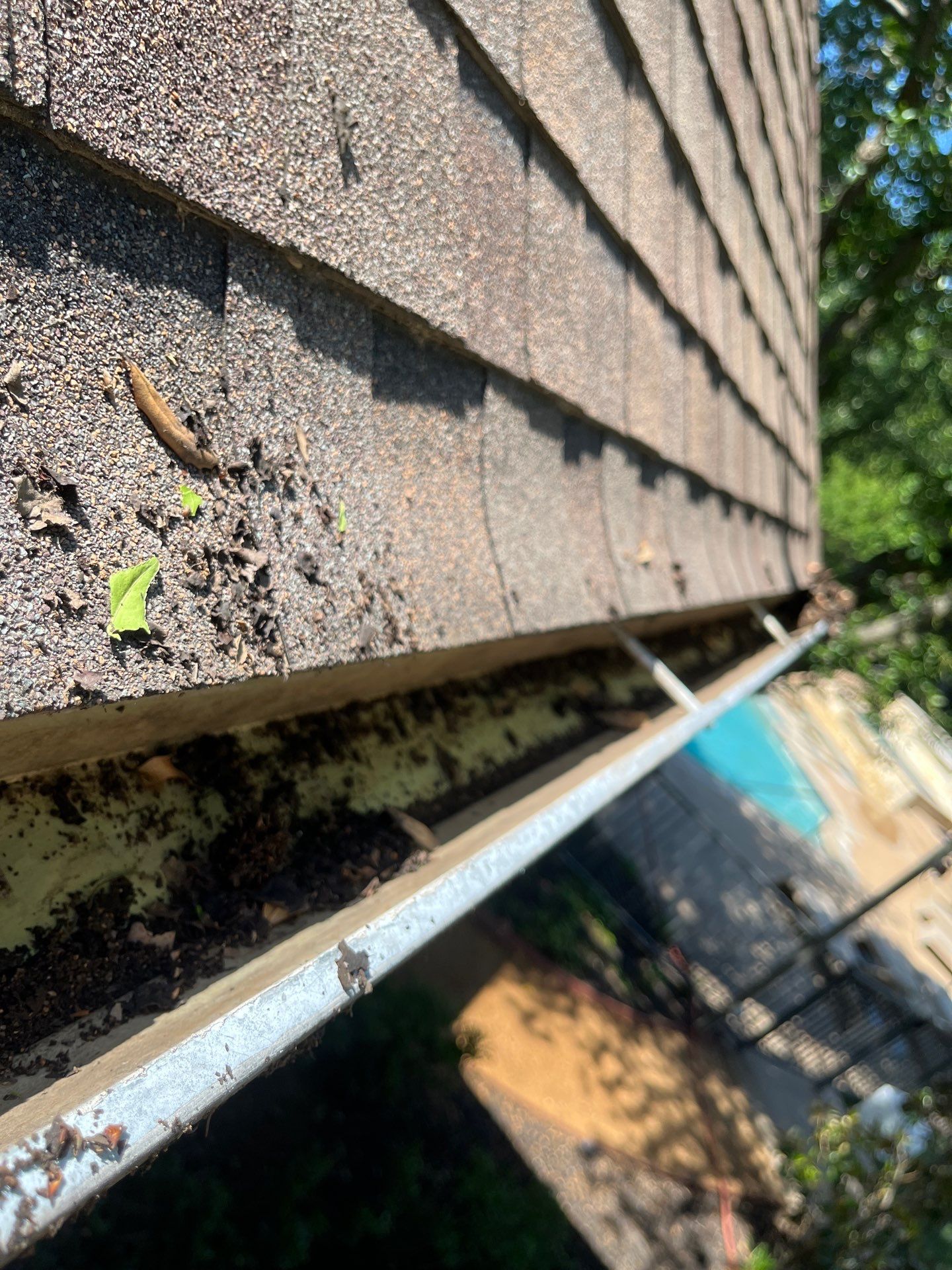 Commercial gutter cleaning Arlington & Grand Prairie, TX after photo with clean gutters