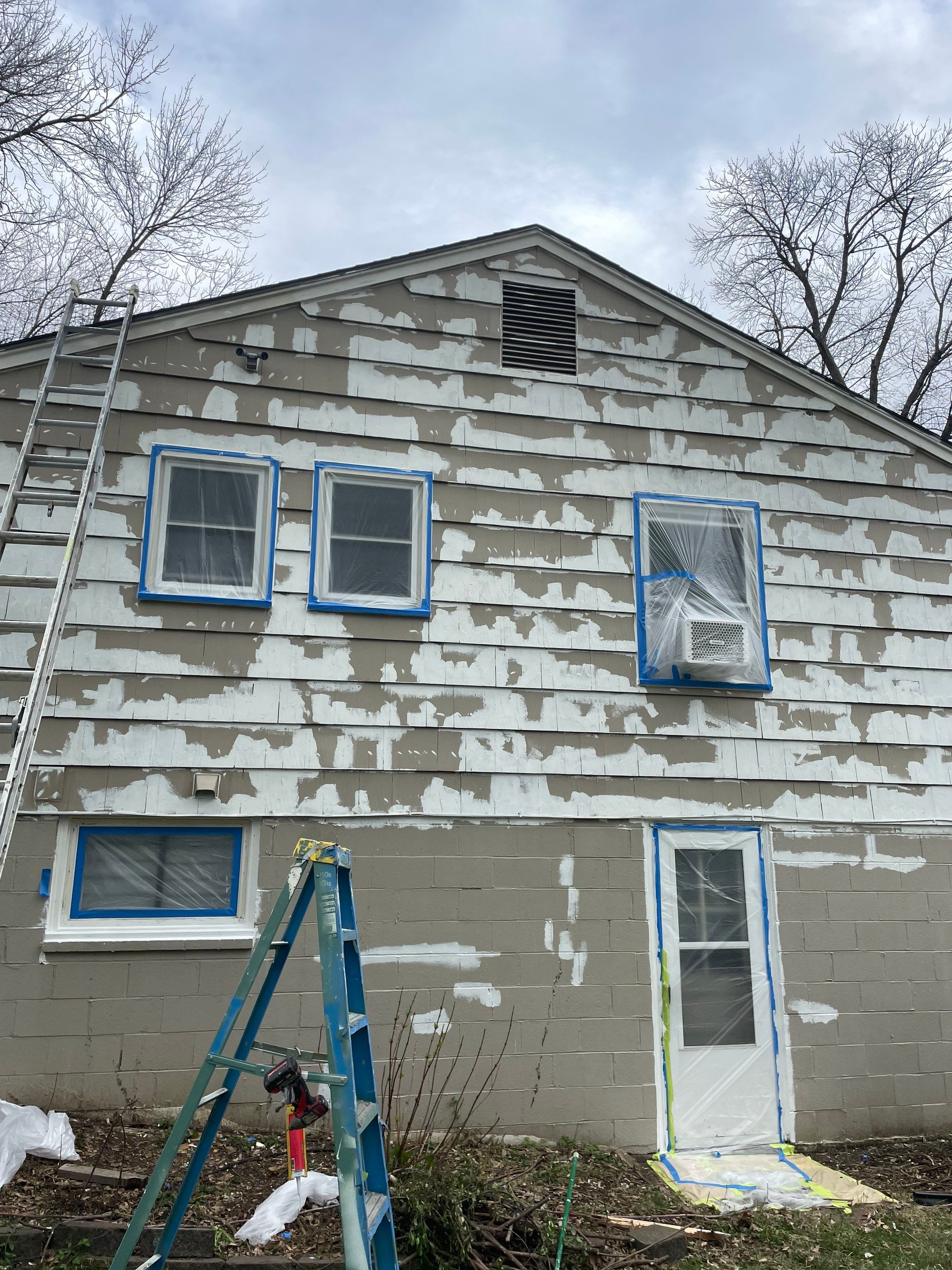 Shaker Shingle Exterior Painting in Prairie Village, KS by Cougar Painting
