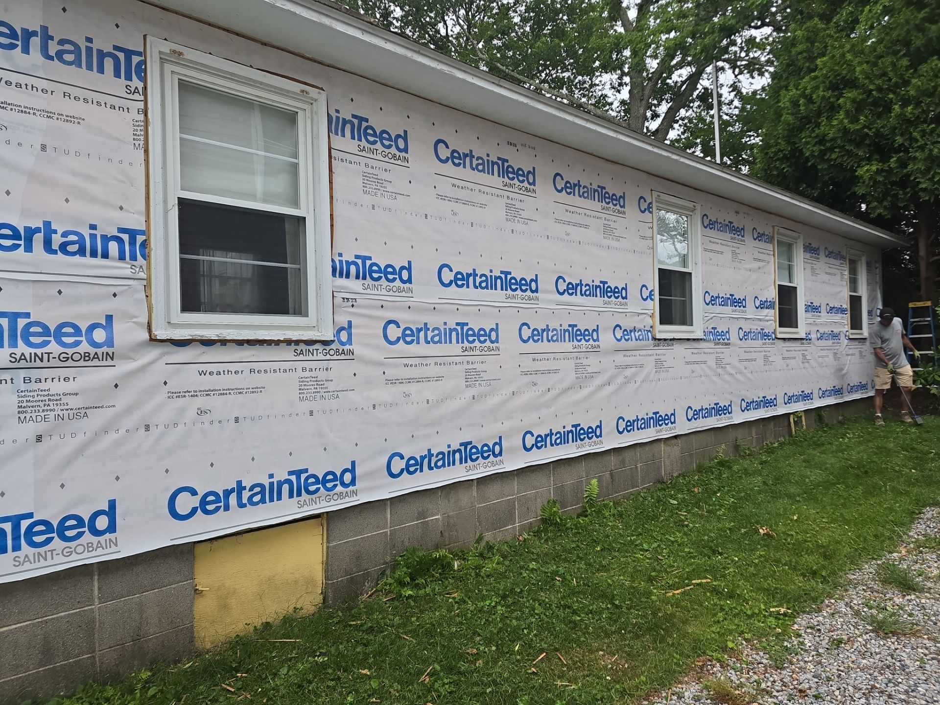 Siding Refreshment with Cert Cedar Impressions D/7 Perfection Straight Bottom, Heritage Cream; and Cert S/7 Reverse Board and Batten, White by DiGiorgi Roofing and Siding Inc