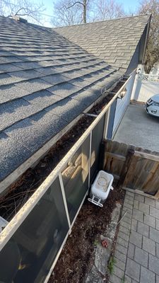 Turtle Shell gutter protection installation in Wheaton, IL 60189, photograph 12
