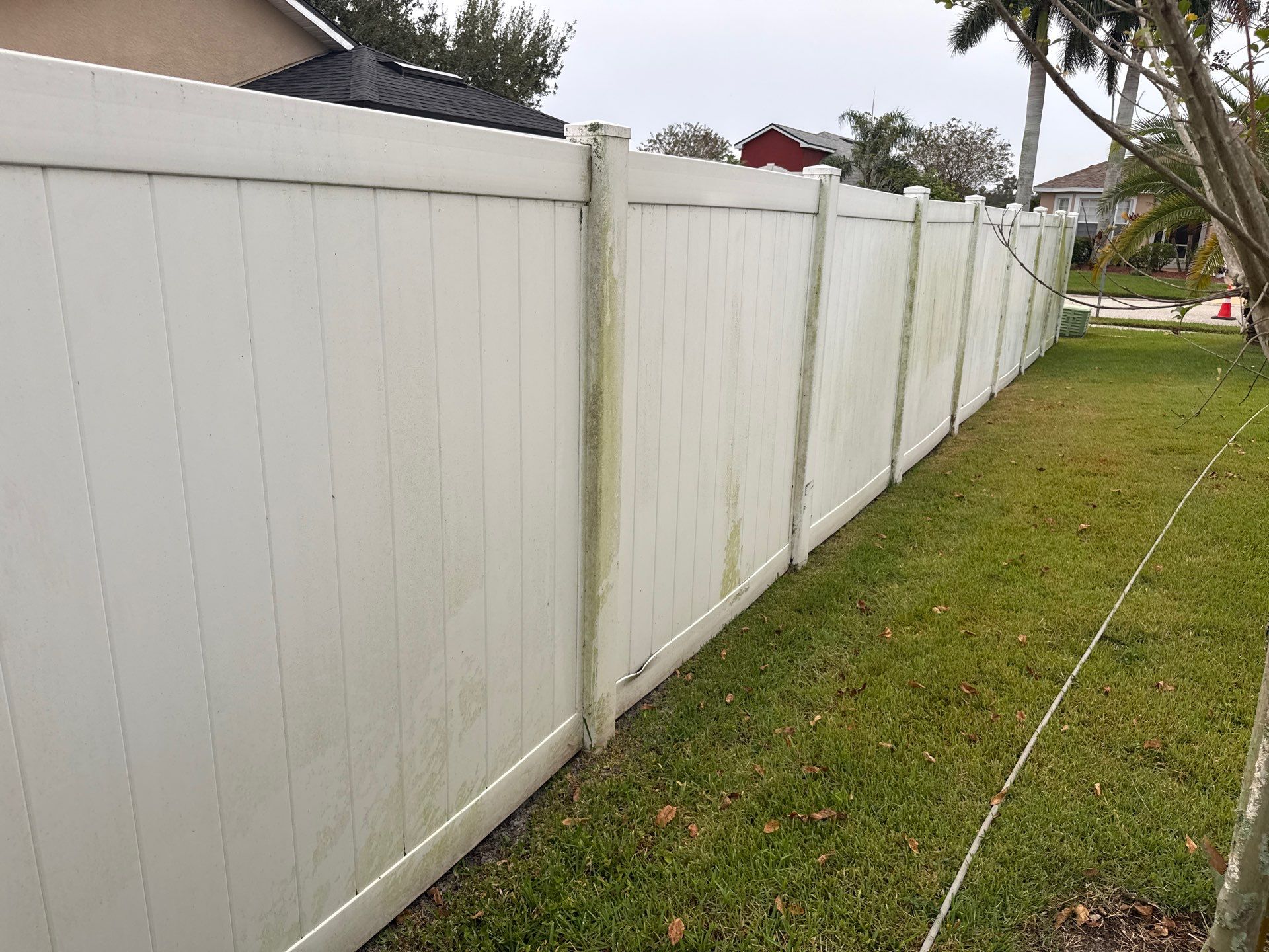 Vinyl Fence Cleaning, Driveway & Sidewalk Cleaning in Crystal Lakes – Palmetto, FL by Sunshine AquaWash