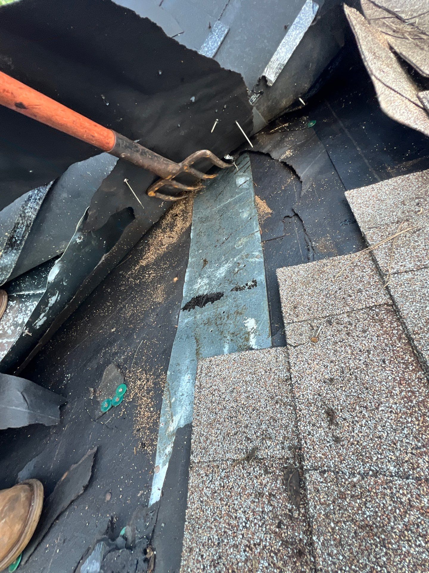 Residential Roofing Installation using Owen's Corning Duration (Lifetime) Shingles by Roof Repair Company