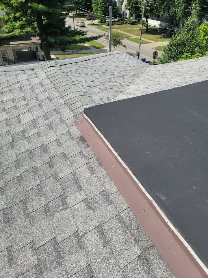 ATLAS PINNACLE COLOR: MAJESTIC SHAKE DRIP EDGE: WHITE by Eagle Eye Roofing