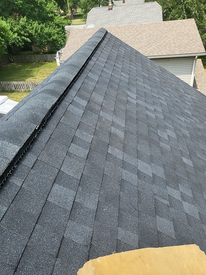 ATLAS PINNACLE COLOR: BLACK SHADOW by Eagle Eye Roofing