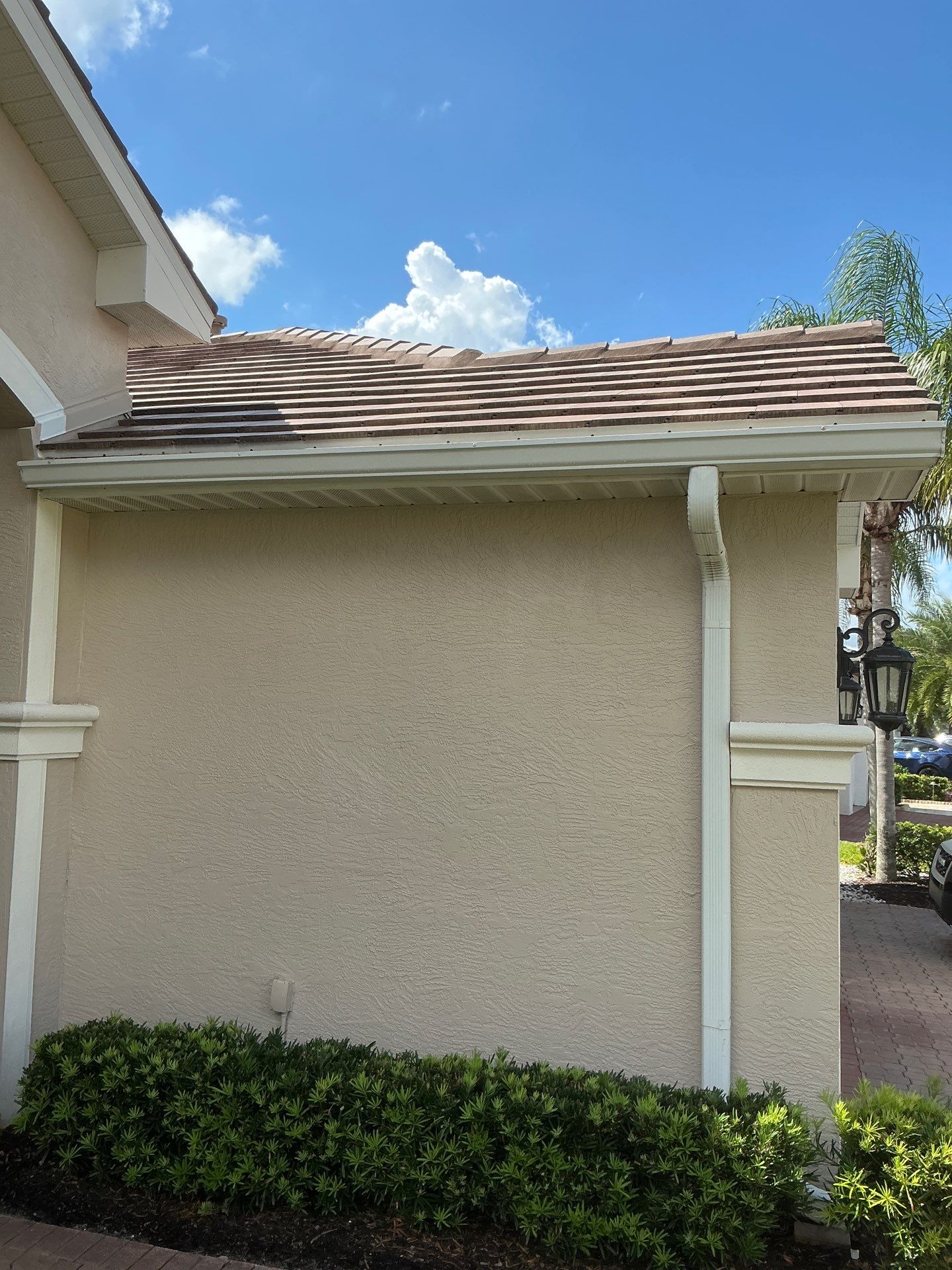 Gutter Repair and Realignment in Lakewood Ranch FL by Gutter Professor by Gutter Professors