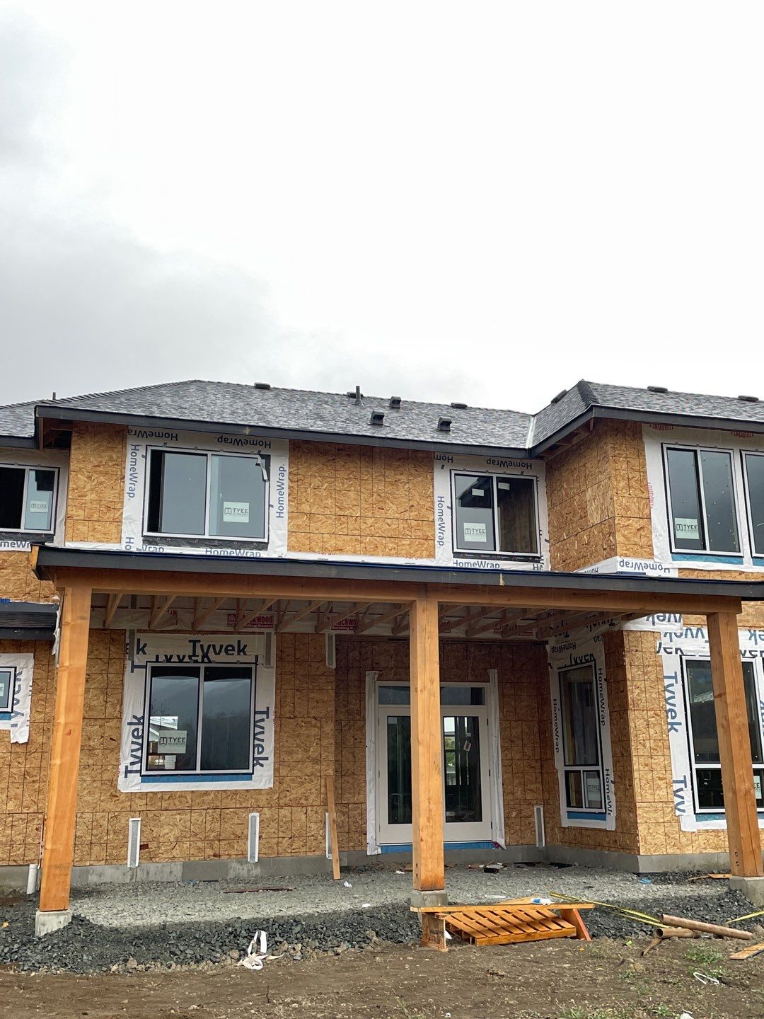 Residential Roofing Installation using OC Oakridge shingles with prolok accent roofs by Top Notch Roofing Inc