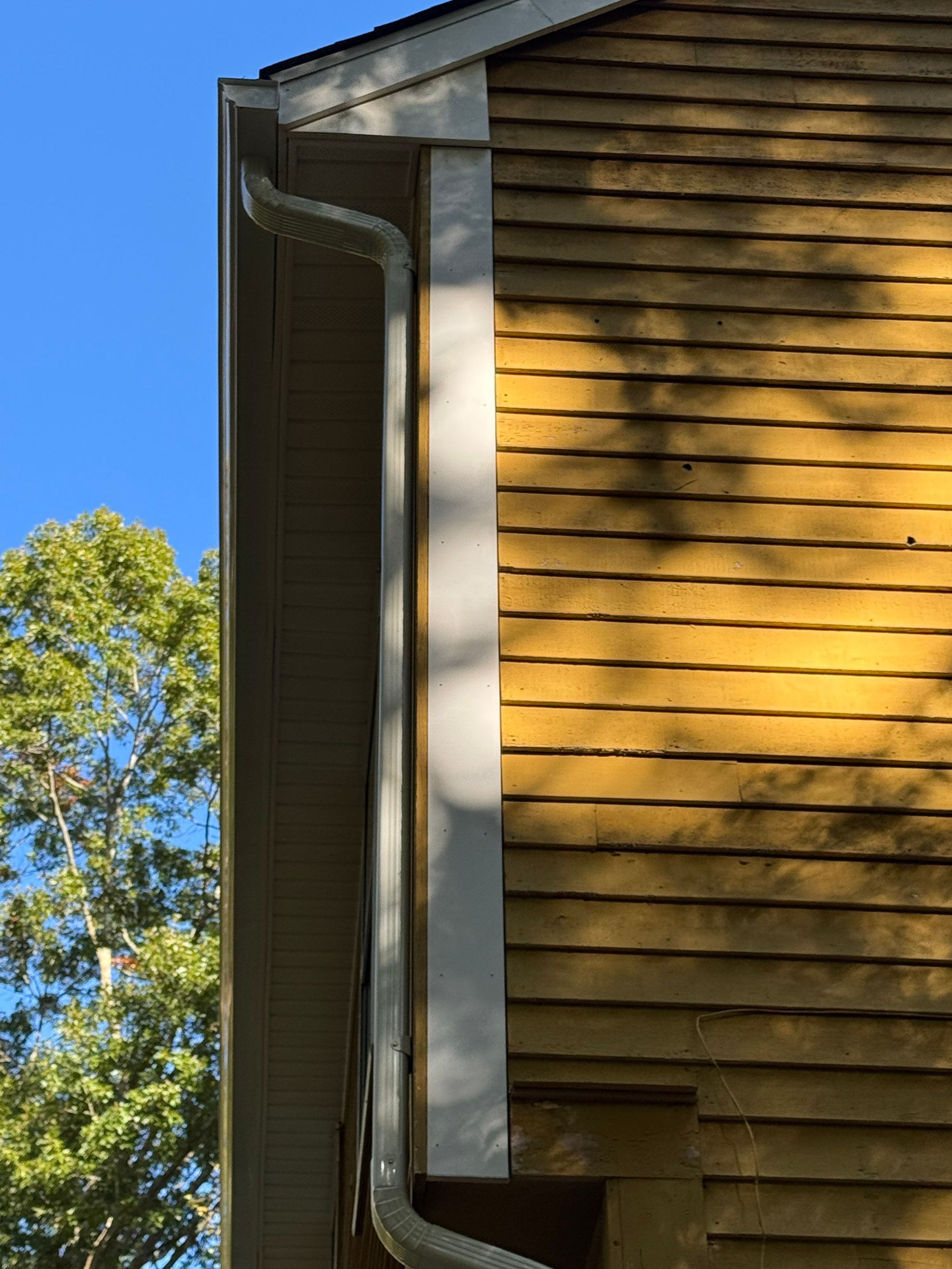Exterior Staining by Trendy Walls Inc.