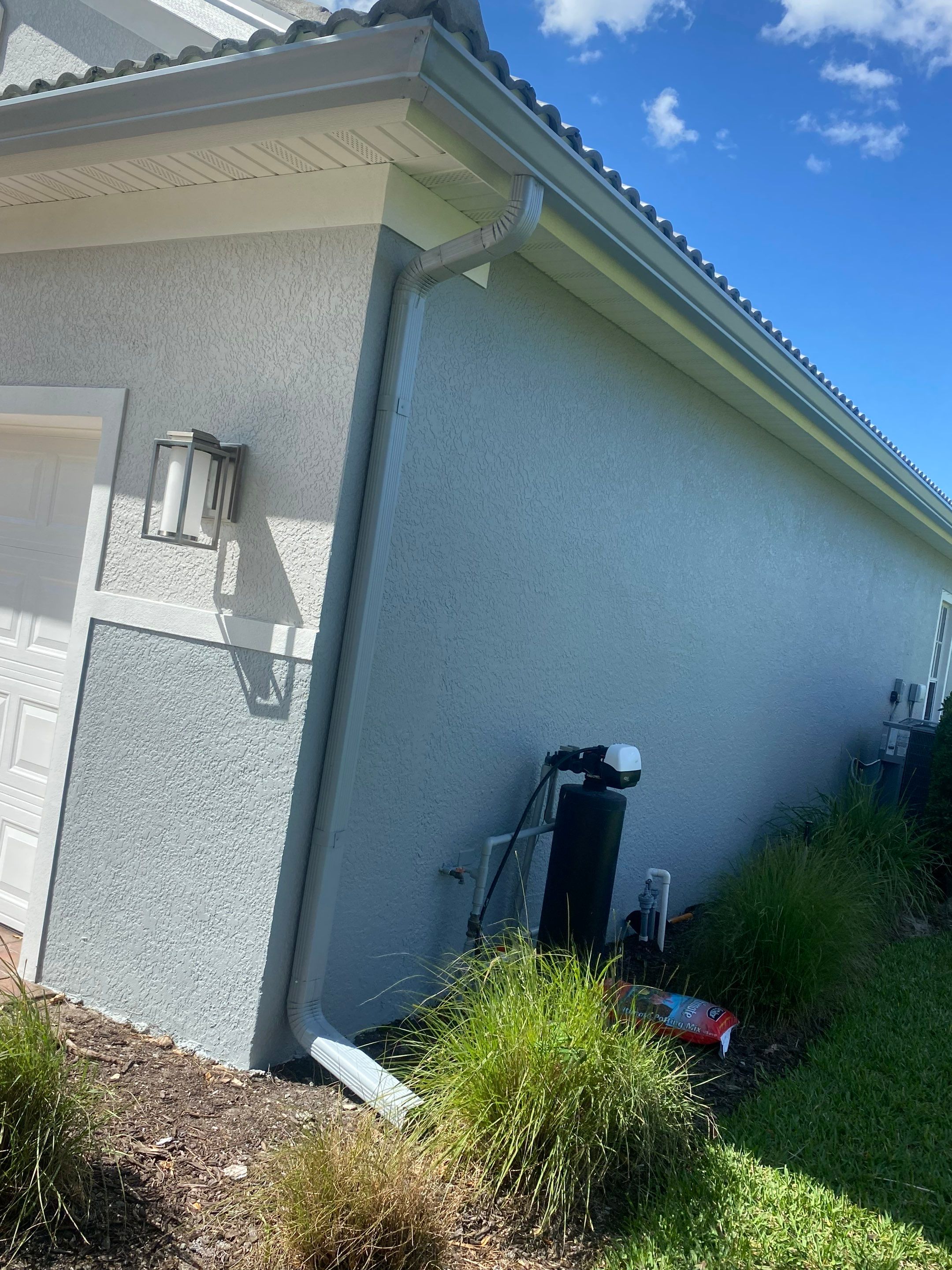 6-inch K-style Seamless Gutters and Splash Guard in Grey Color in Naples FL by Gutter Professors