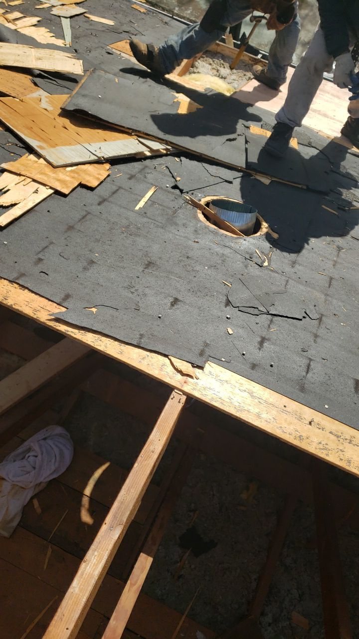 Falls Church - Certainteed Landmark Charcoal Black Roof Project by RM Banning, Inc.