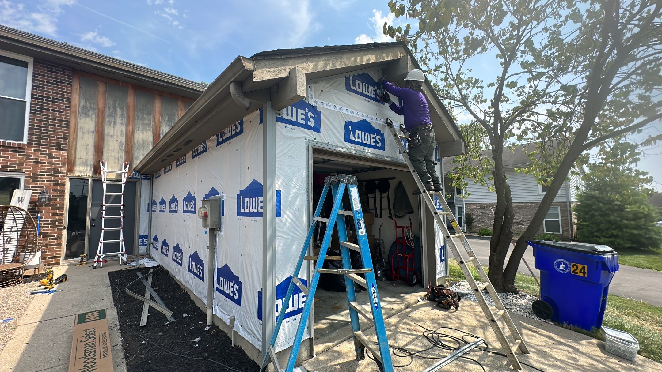 Siding Installation using Norandex Woodsmen Select vinyl sidning by WIW Enterprises Inc