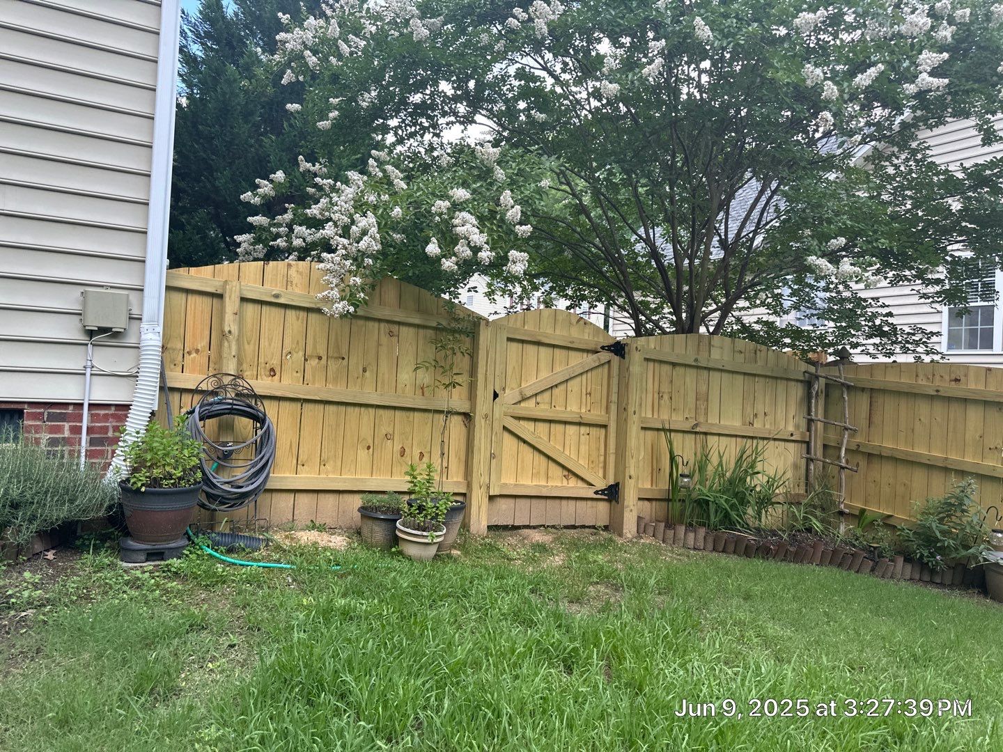 Wood Fence using Wood Sealant by DuraSeal