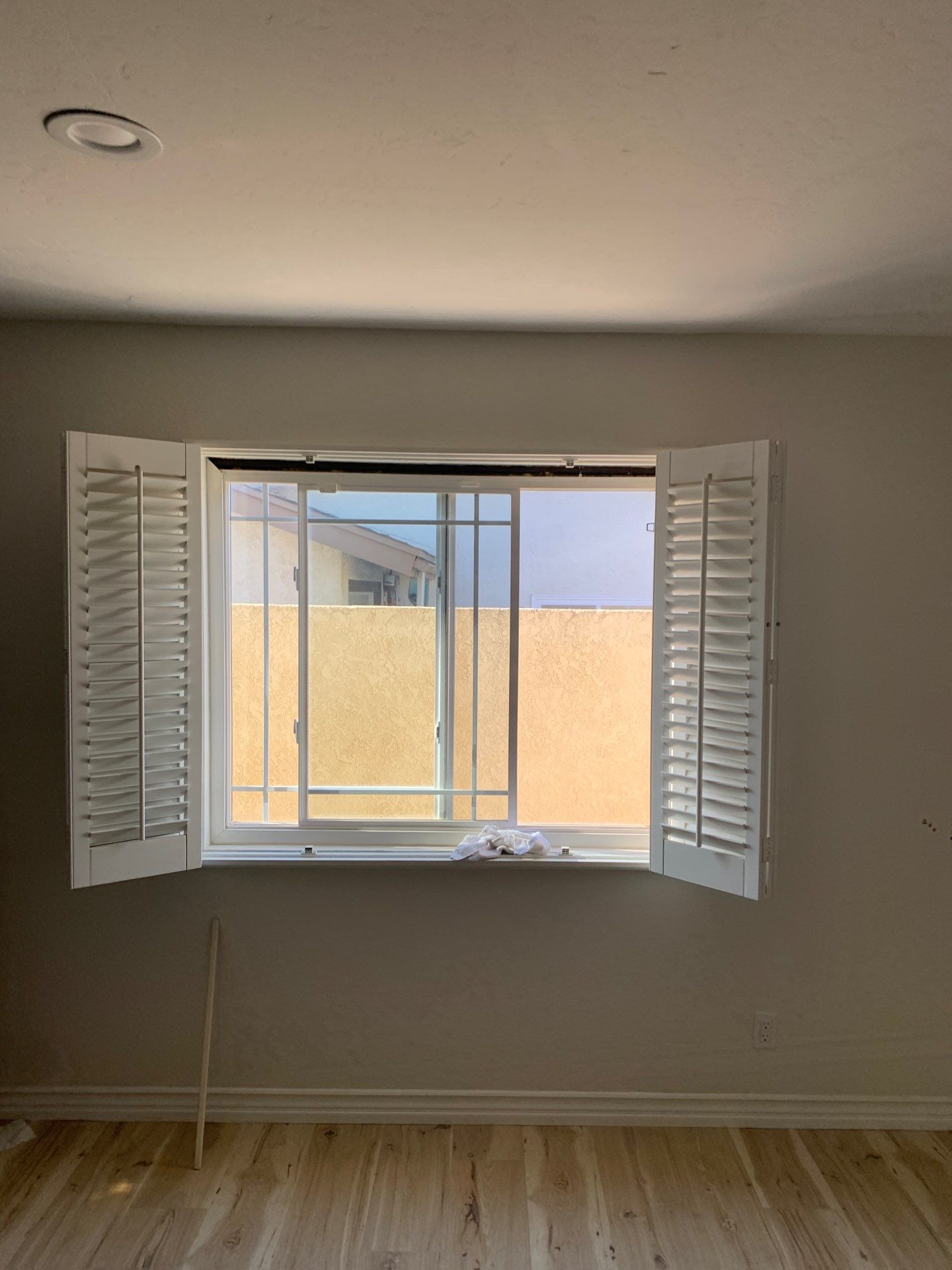 Window Installation using Milgard to fix leaks by American Window Company